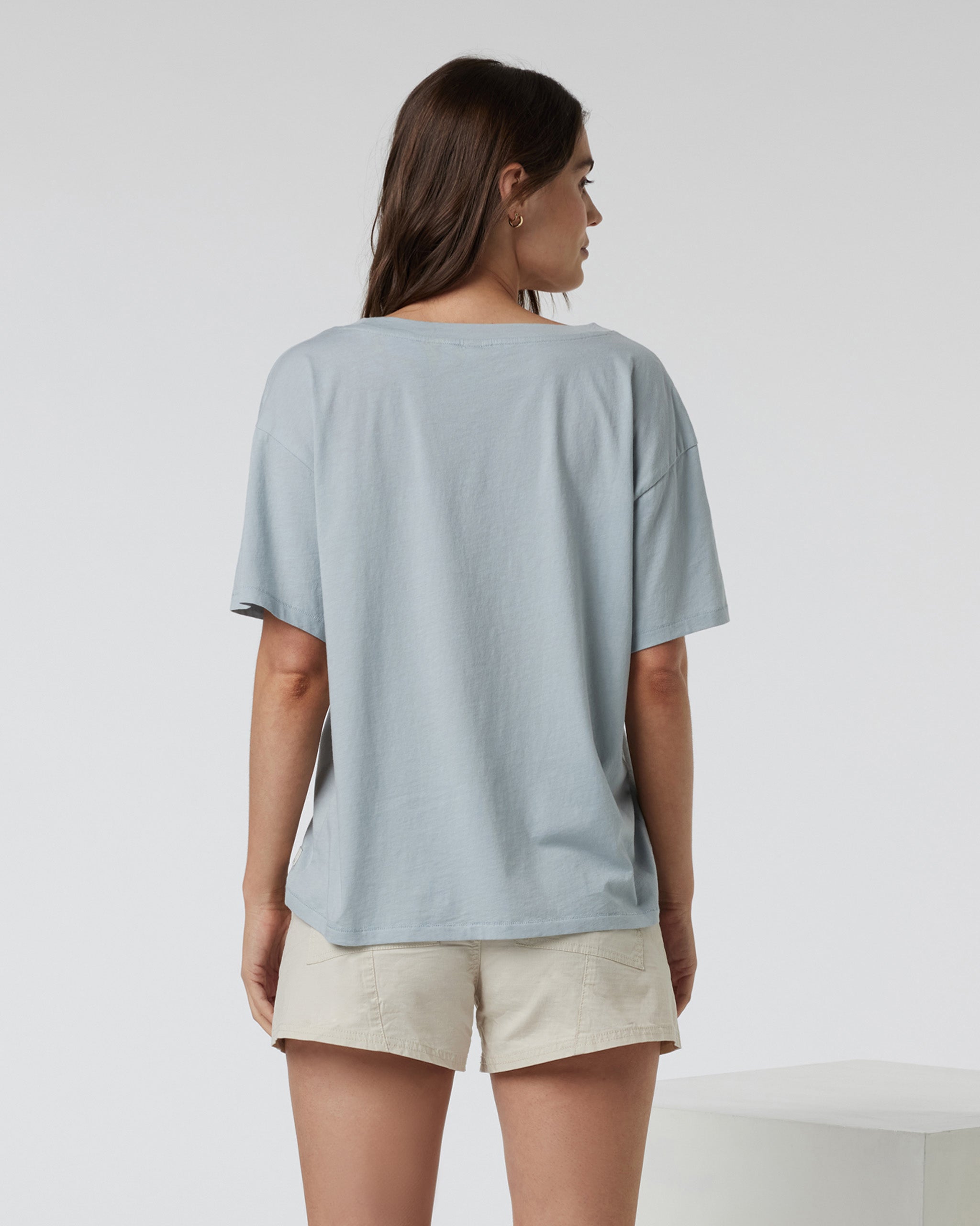 Sutton V-Neck | Chalk Blue