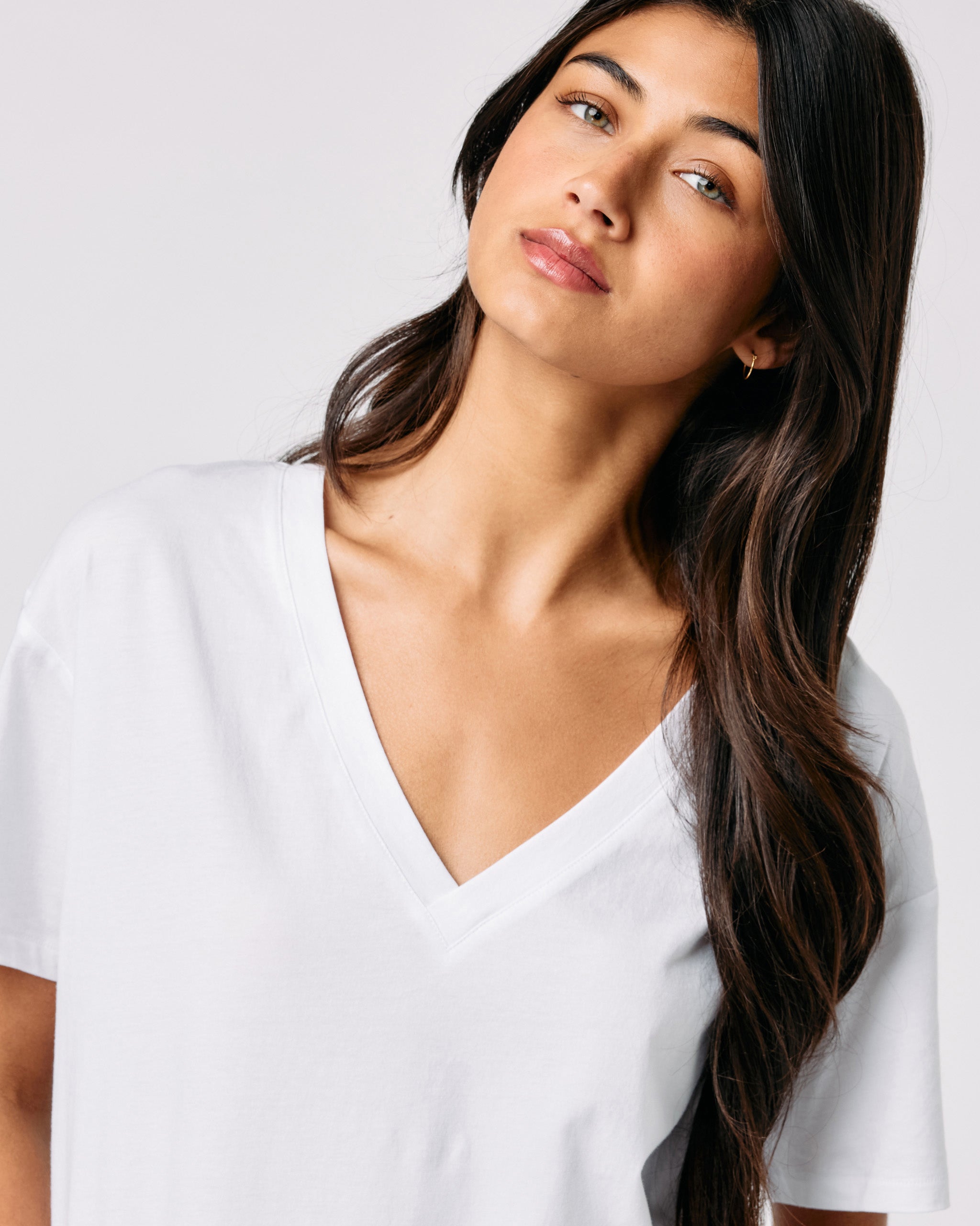 Sutton V-Neck | White
