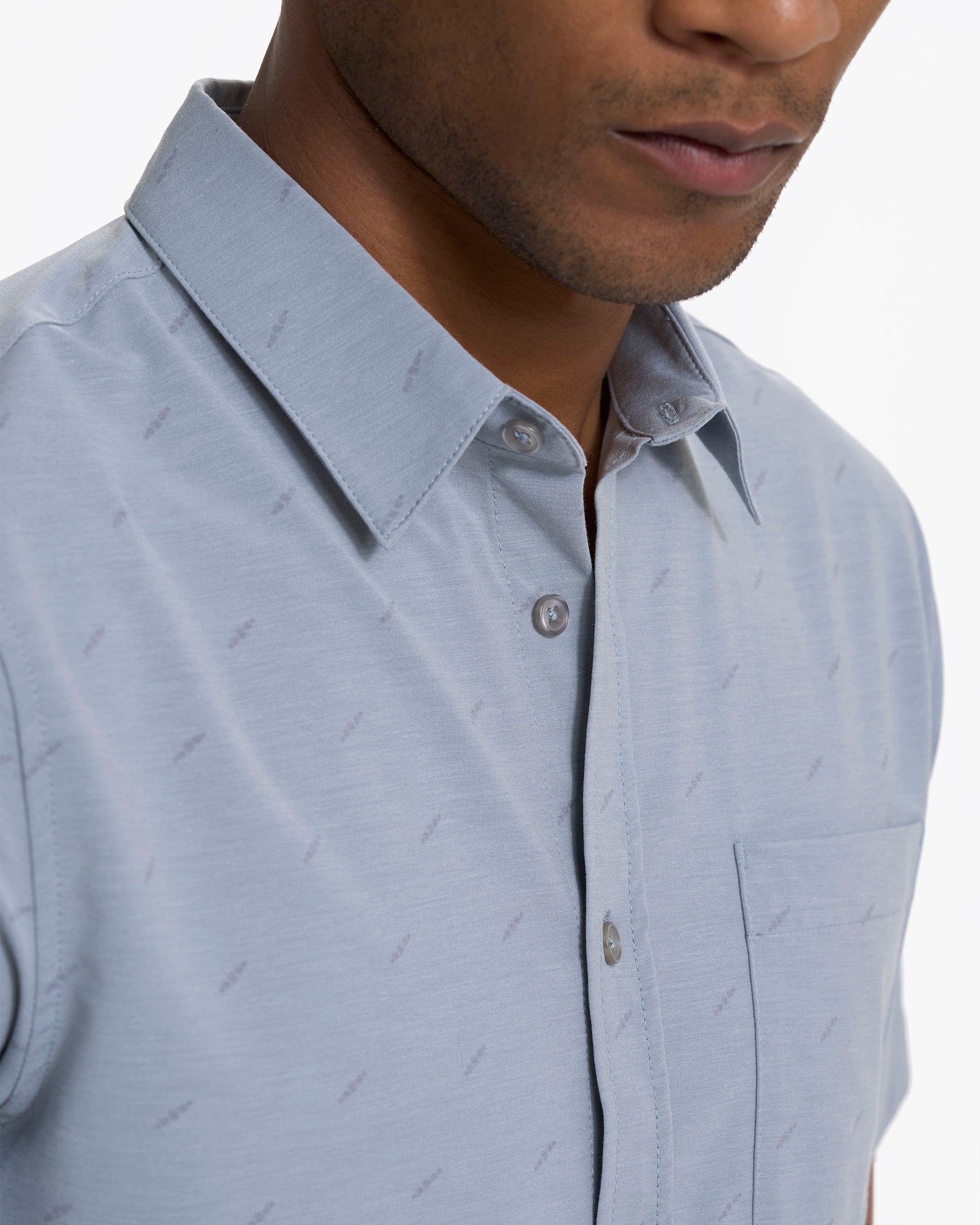 Short-Sleeve Bridge Button Down | Light Cloud Daggers