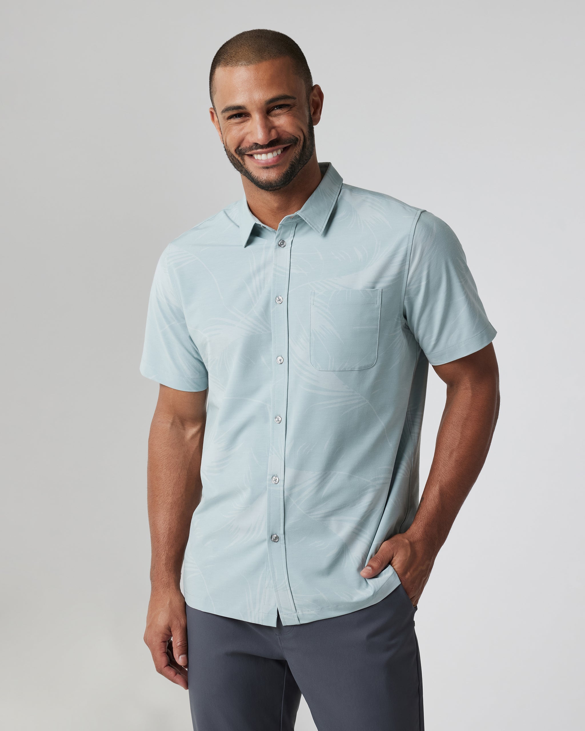 Short-Sleeve Bridge Button Down | Chalk Blue Falling Fronds