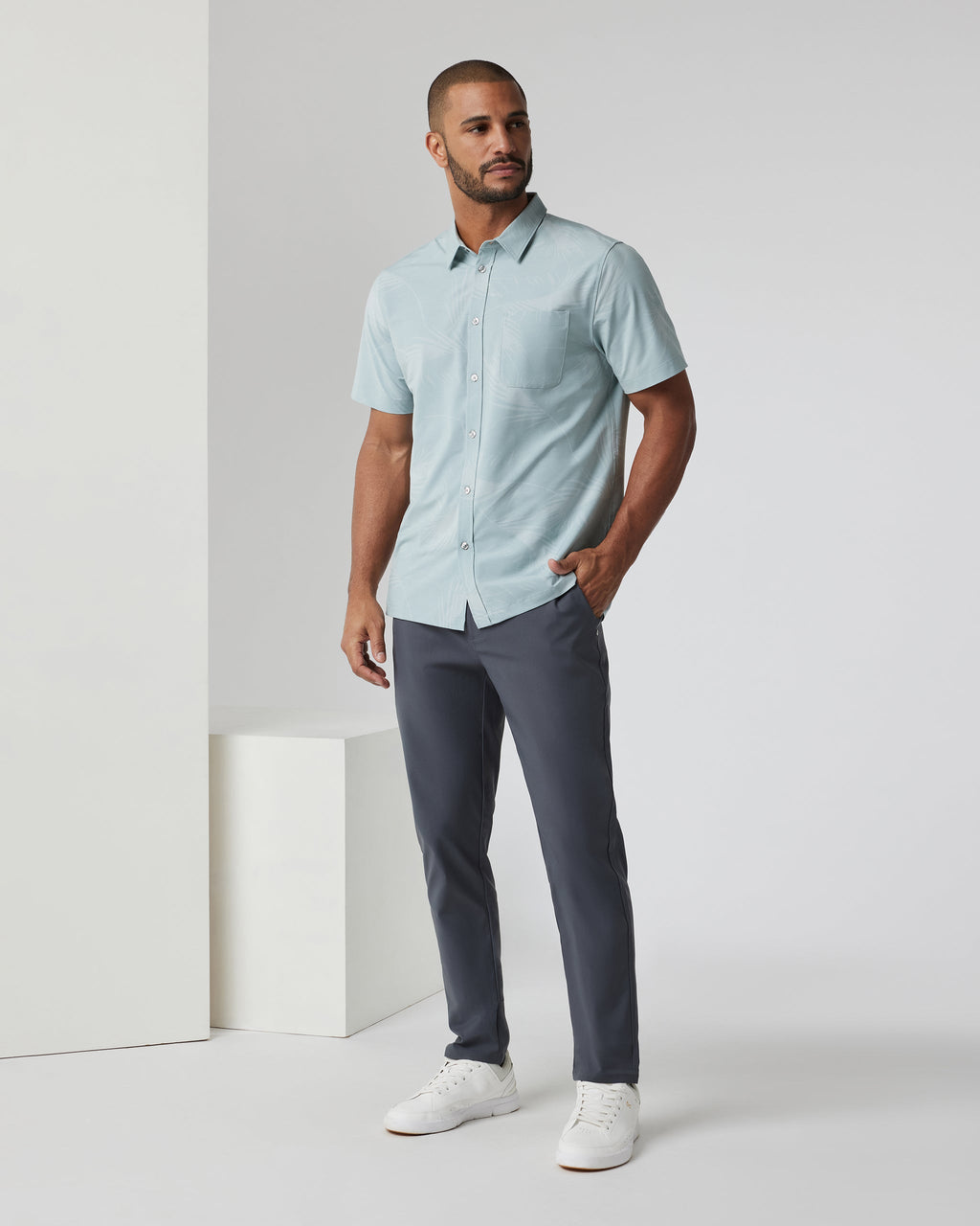 Short-Sleeve Bridge Button Down | Chalk Blue Falling Fronds