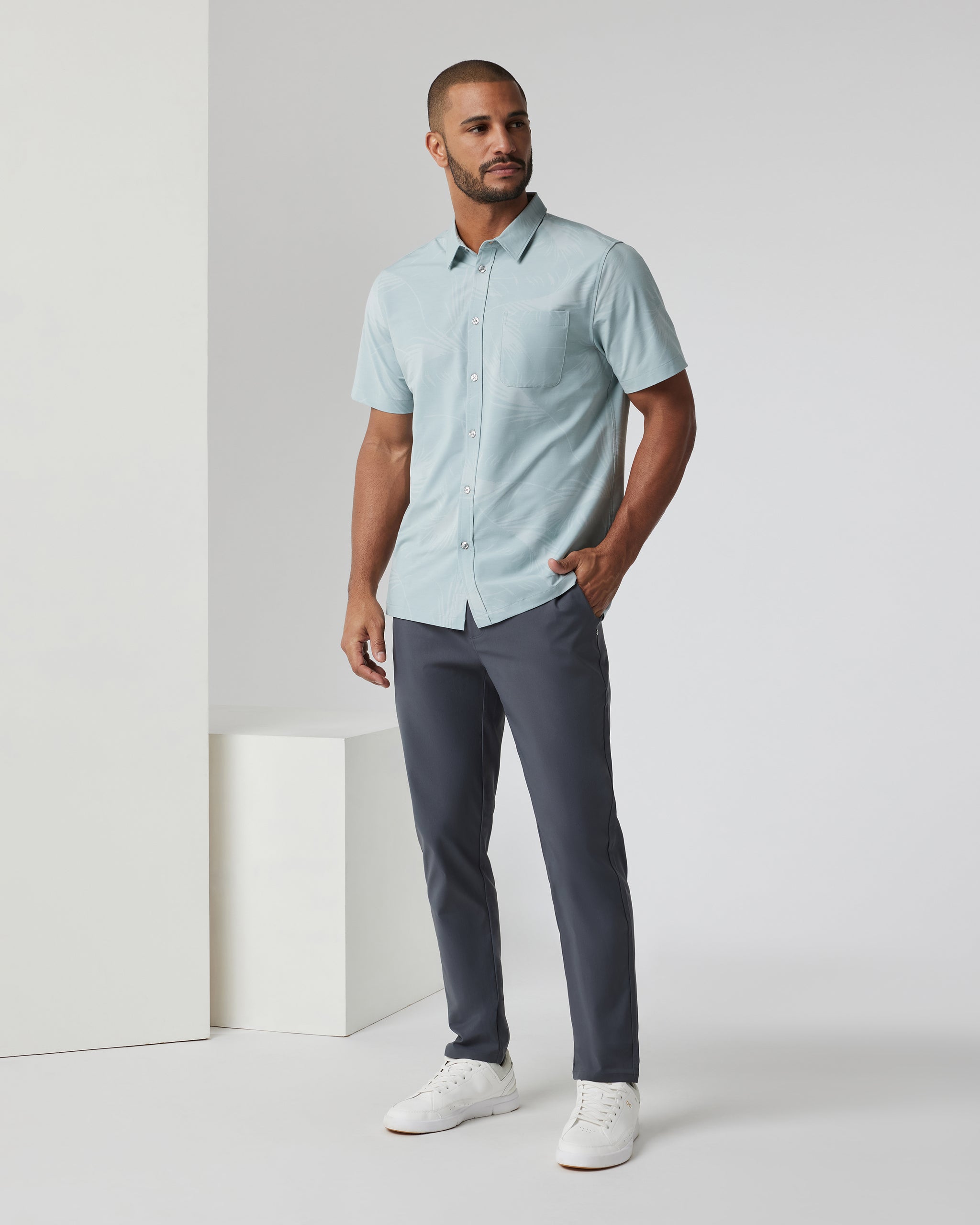 Short-Sleeve Bridge Button Down | Chalk Blue Falling Fronds