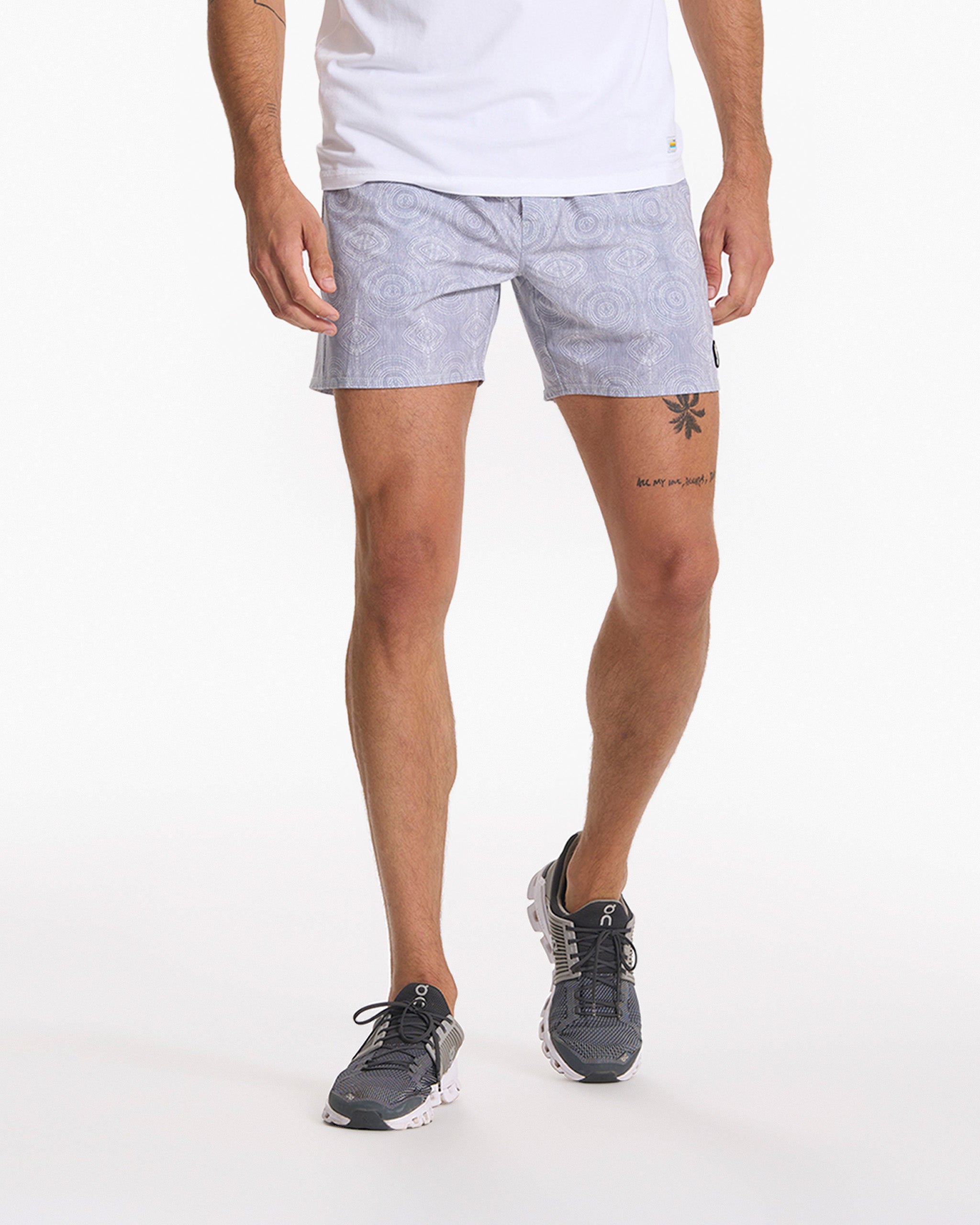 Cape Short | Platinum Fresco
