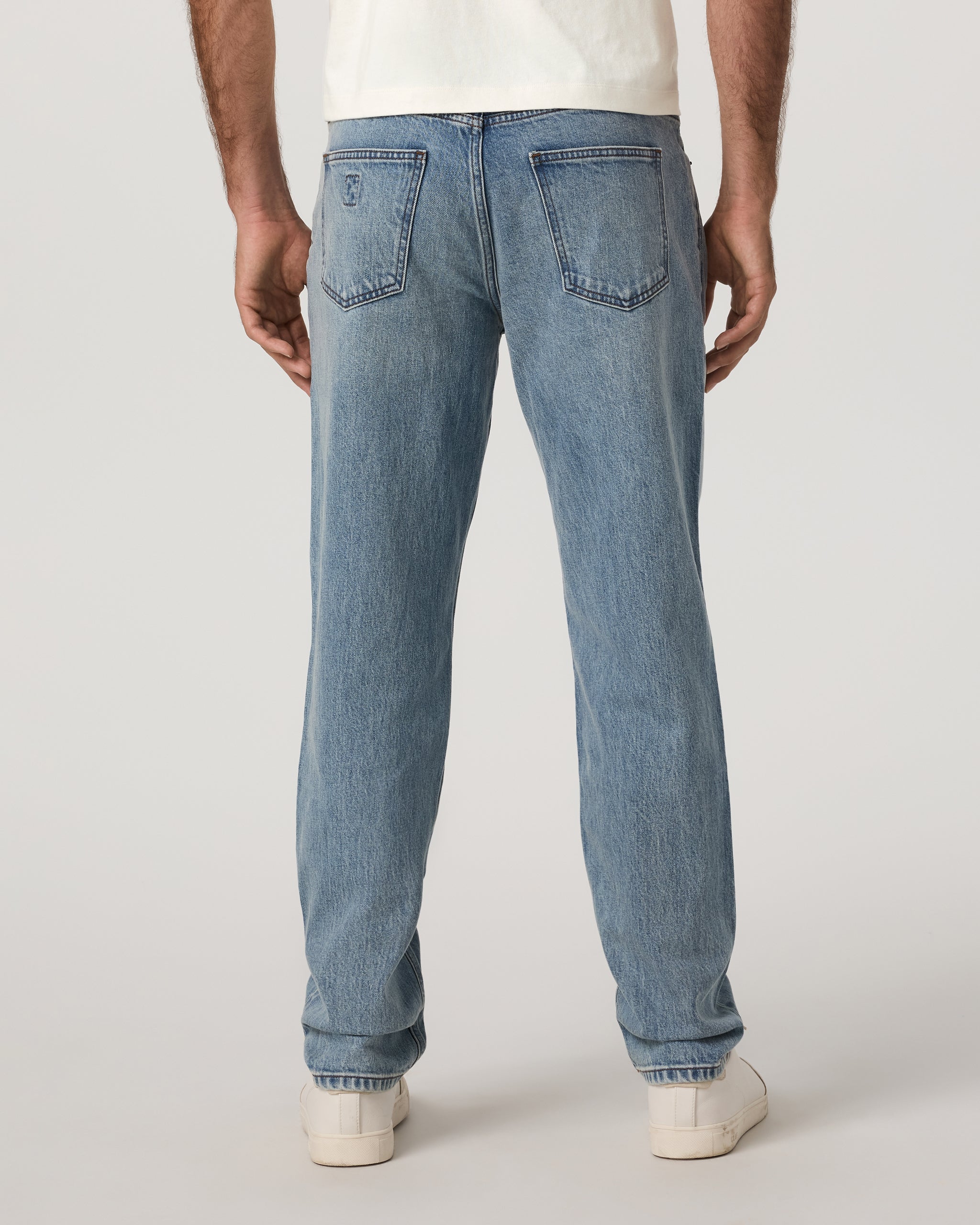 Vuori Vintage Jean Classic Fit 32" | Light Wash Denim