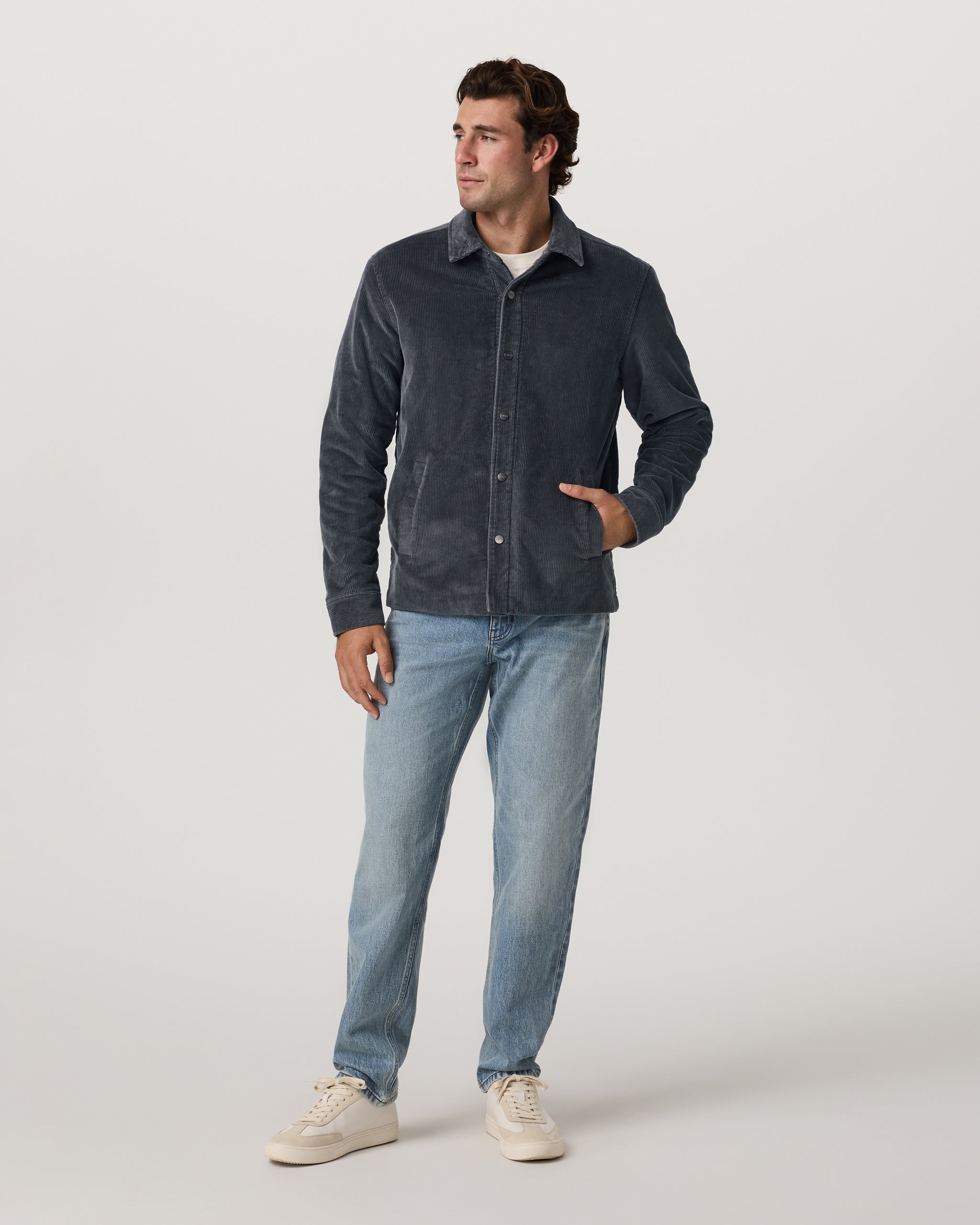 Vuori Vintage Jean Classic Fit 32" | Light Wash Denim