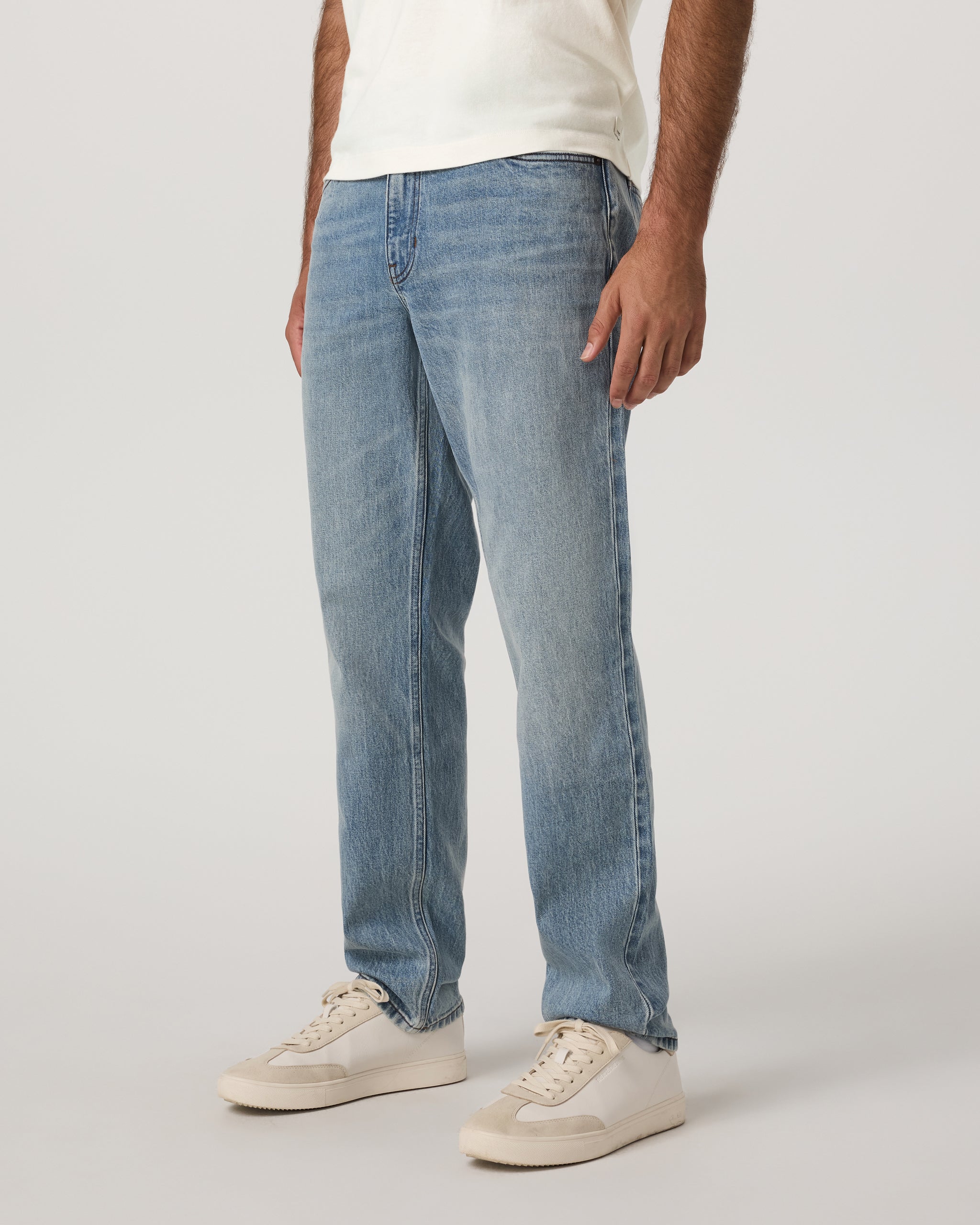 Vuori Vintage Jean Classic Fit 30" | Light Wash Denim