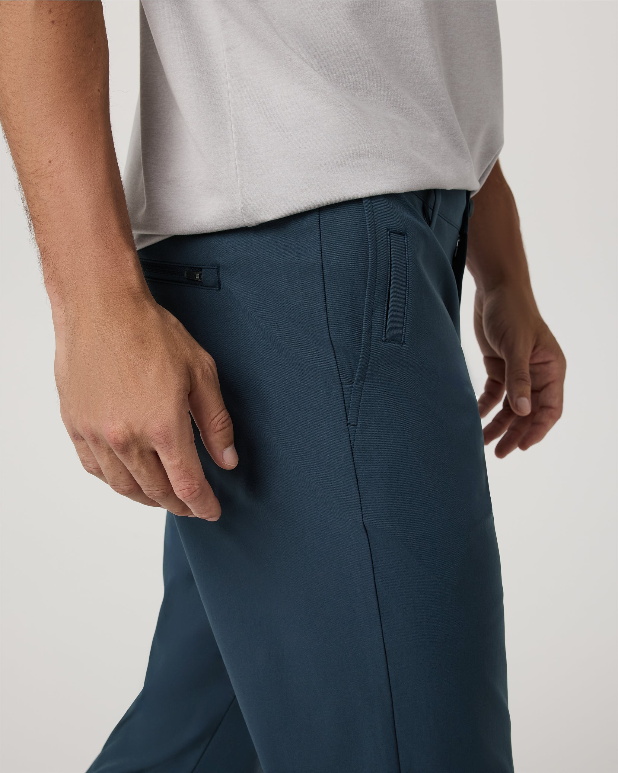 Cascade Tech Chino Pant Classic Fit 32" | Ink