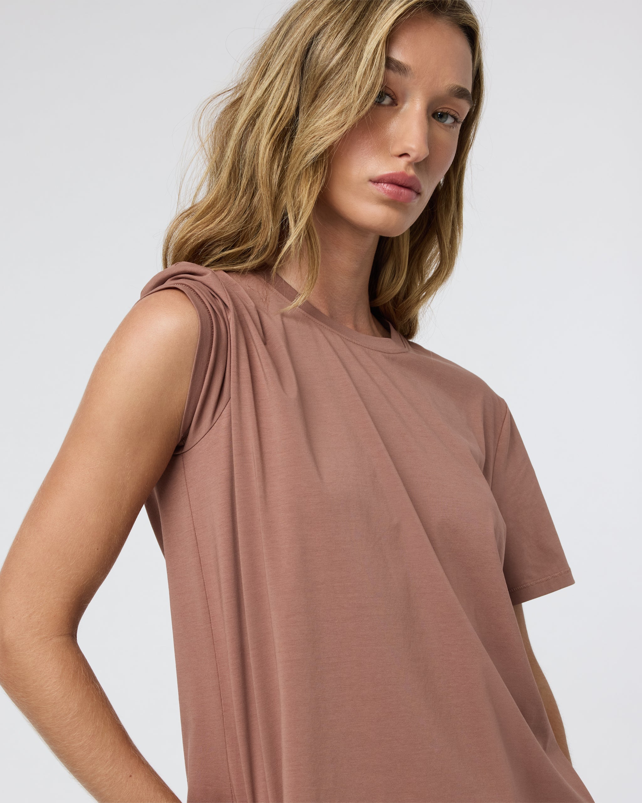Feather Tee | Sedona Brown