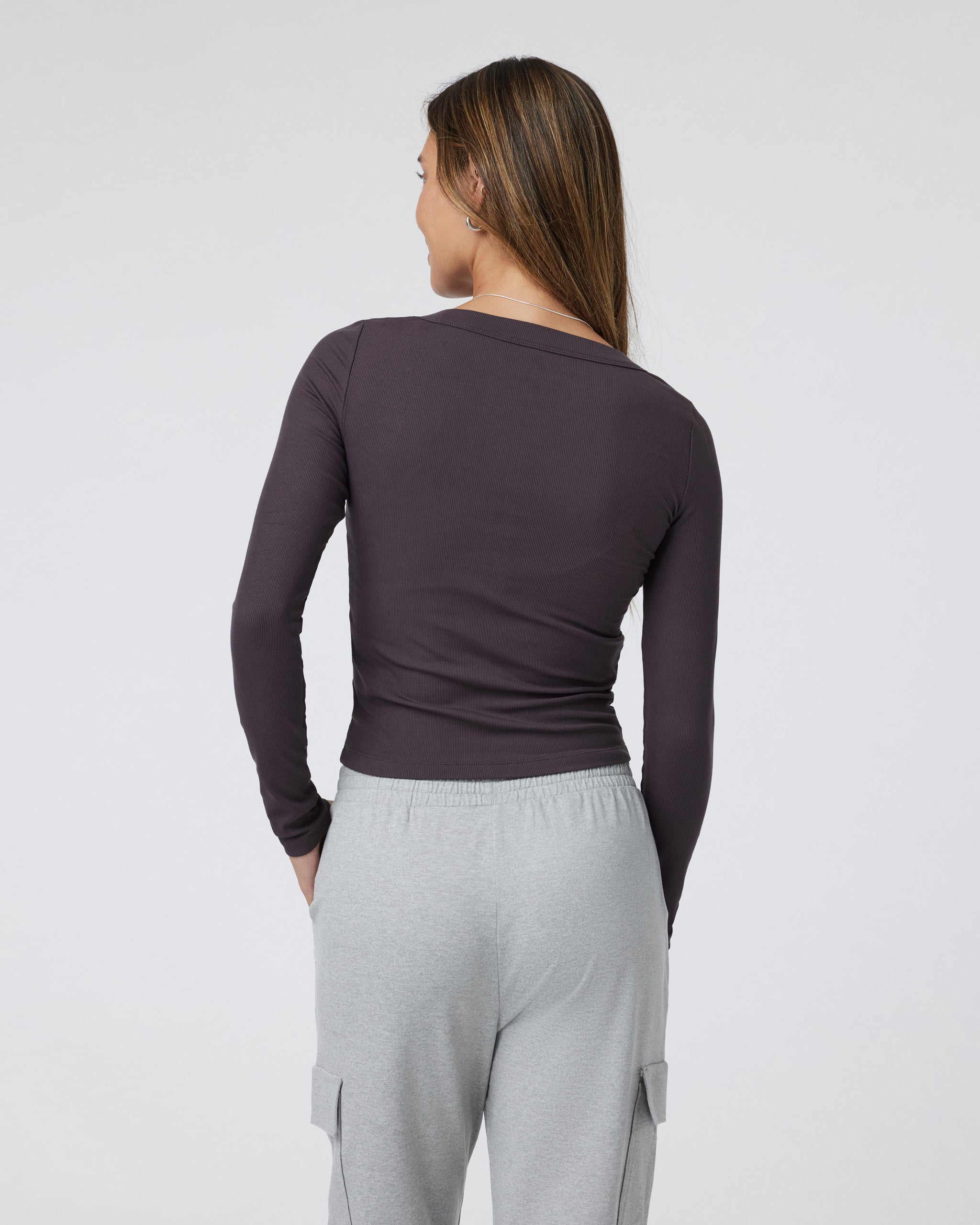 Long Sleeve Pose Scoop Tee | Sangria