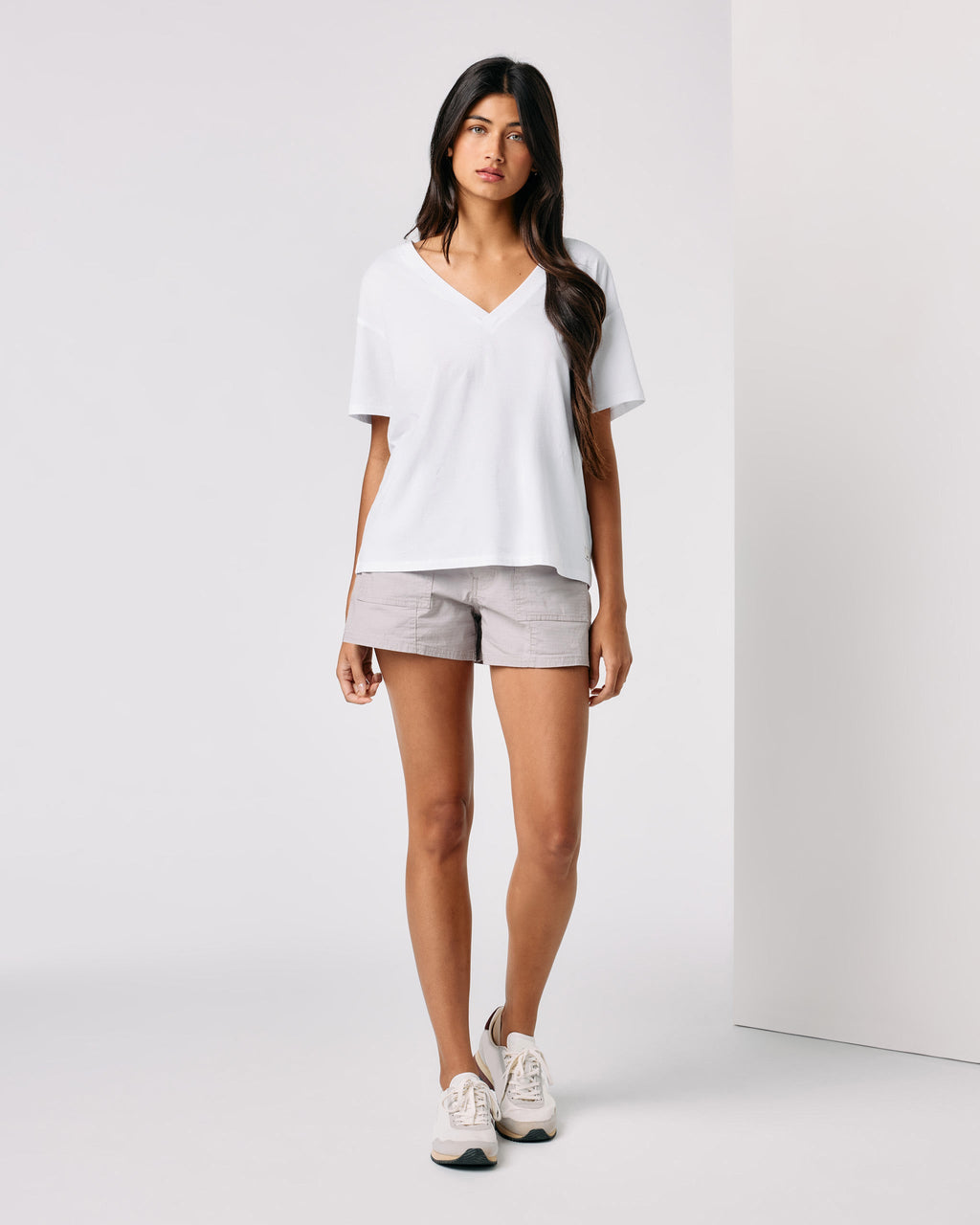 Sutton V-Neck | White