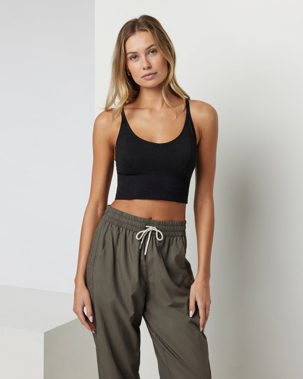 Quince Seamless Crop | Black