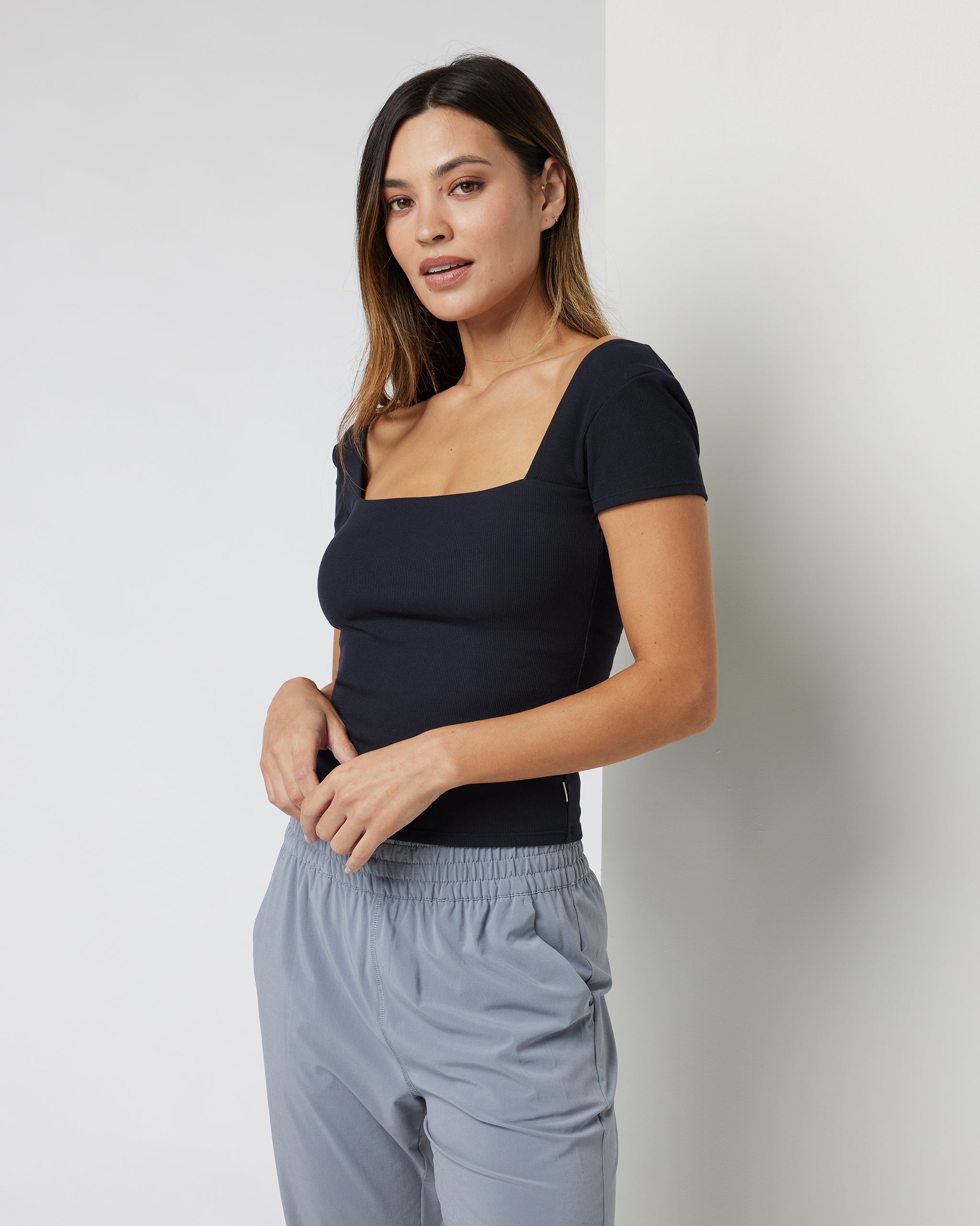 Pose Scoop Back Tee | Black