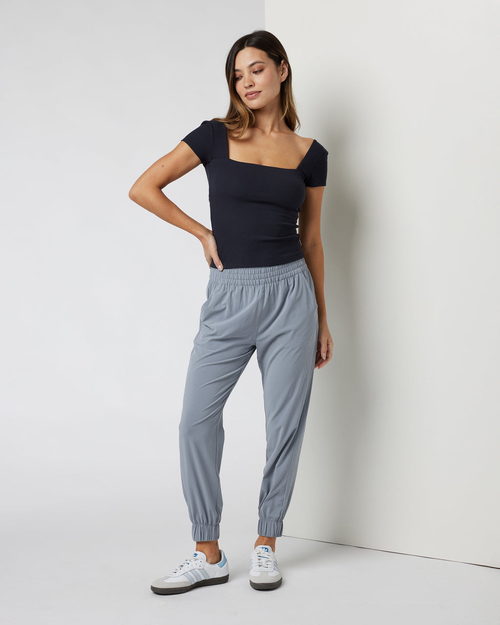 Pose Scoop Back Tee | Black