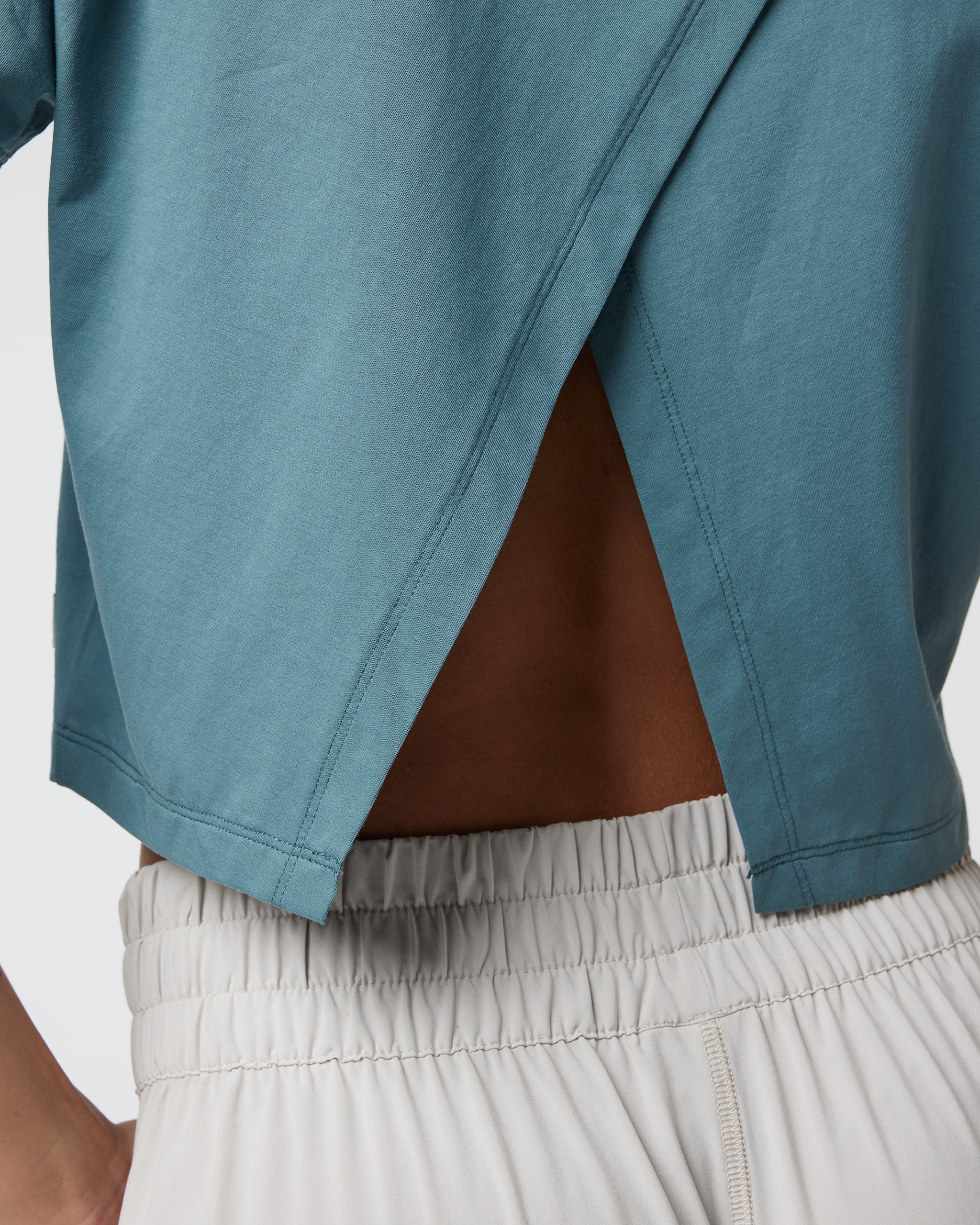 Short Sleeve Feather Cross Back | Iron