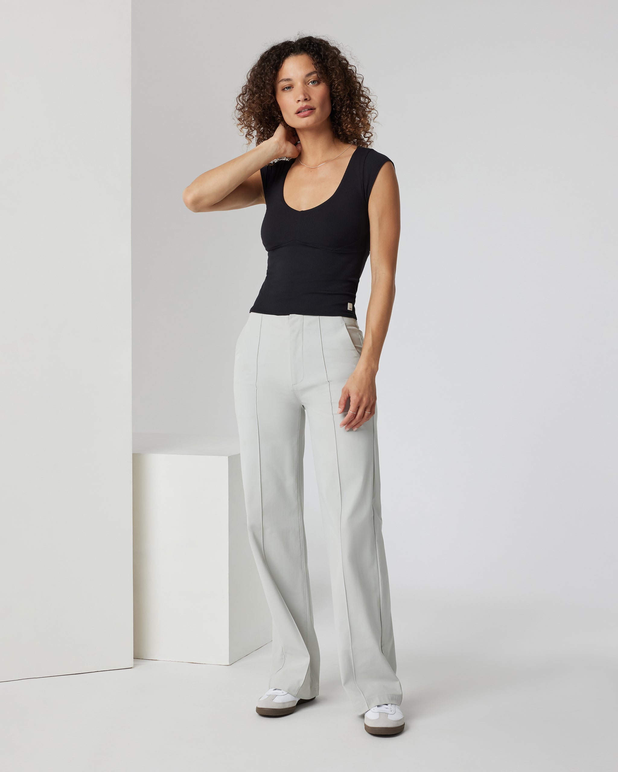 Sleeveless Cove V Neck | Black