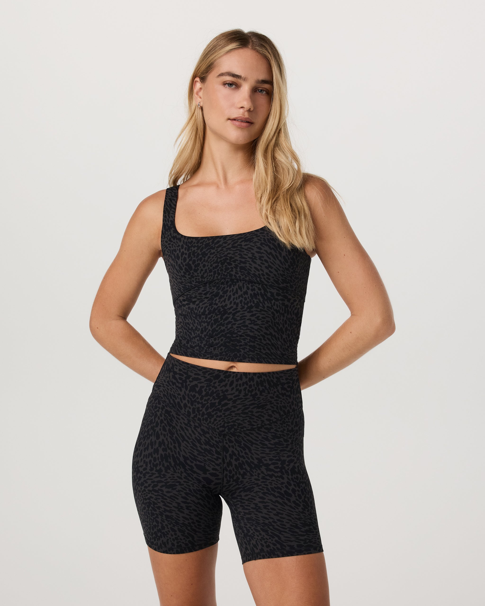 Vuori AllTheForm™ Support Tank | Black Blurred Torrent