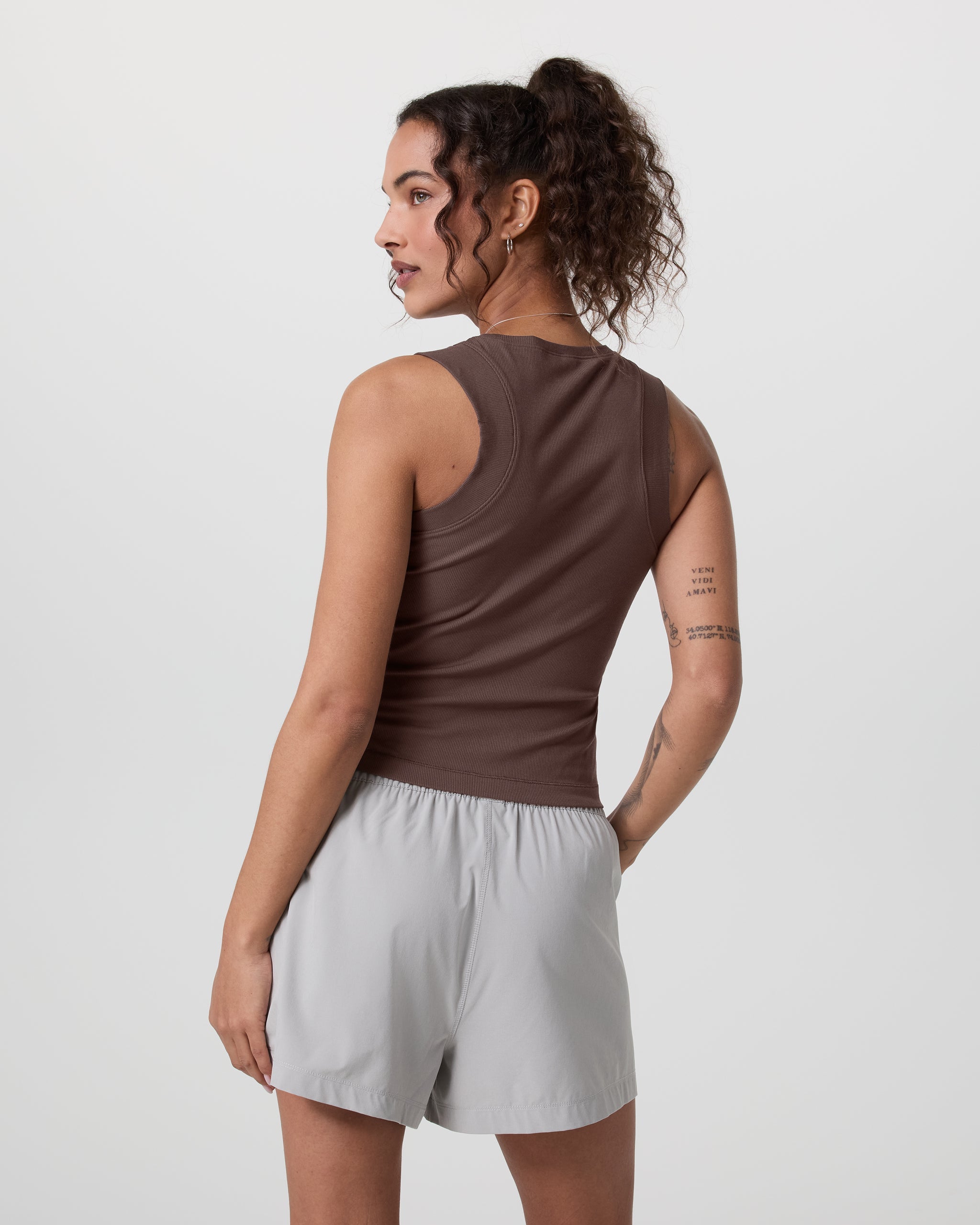 Pose Modern Tank | Java