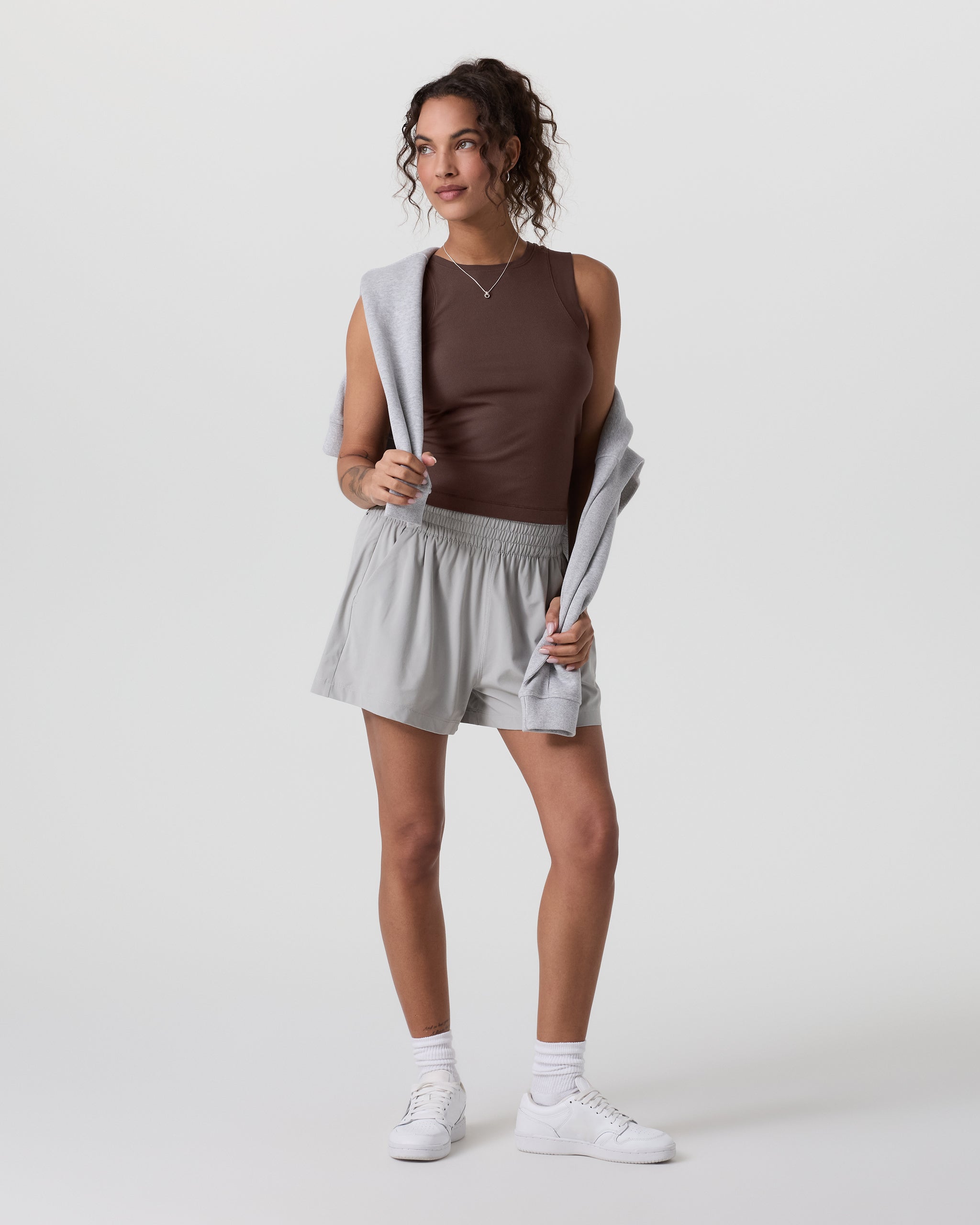 Pose Modern Tank | Java