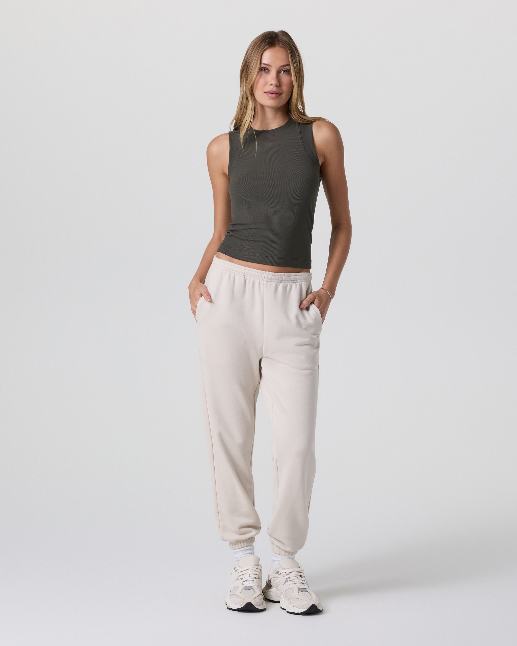 Pose Modern Tank | Kale