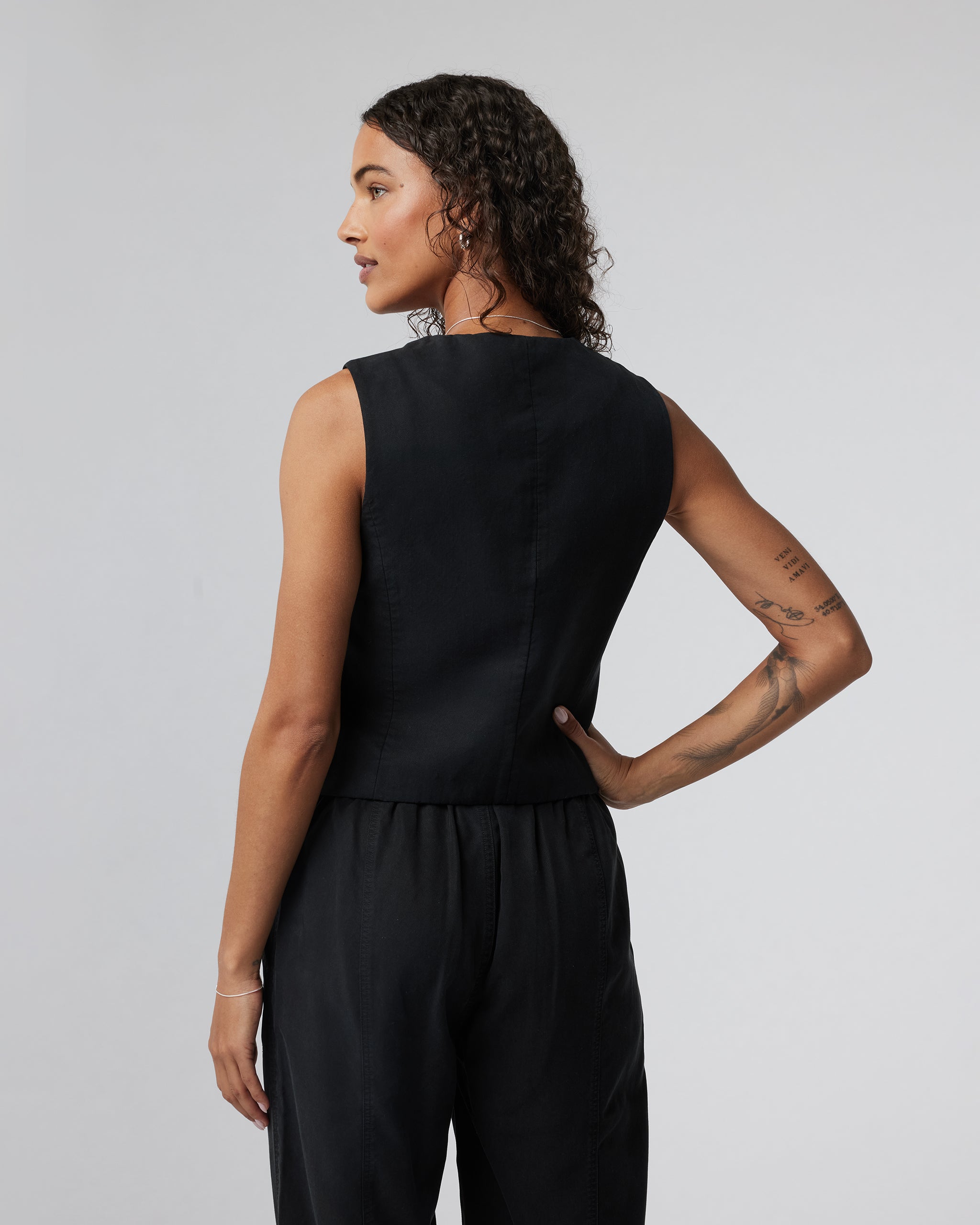 Coastline Vest | Black