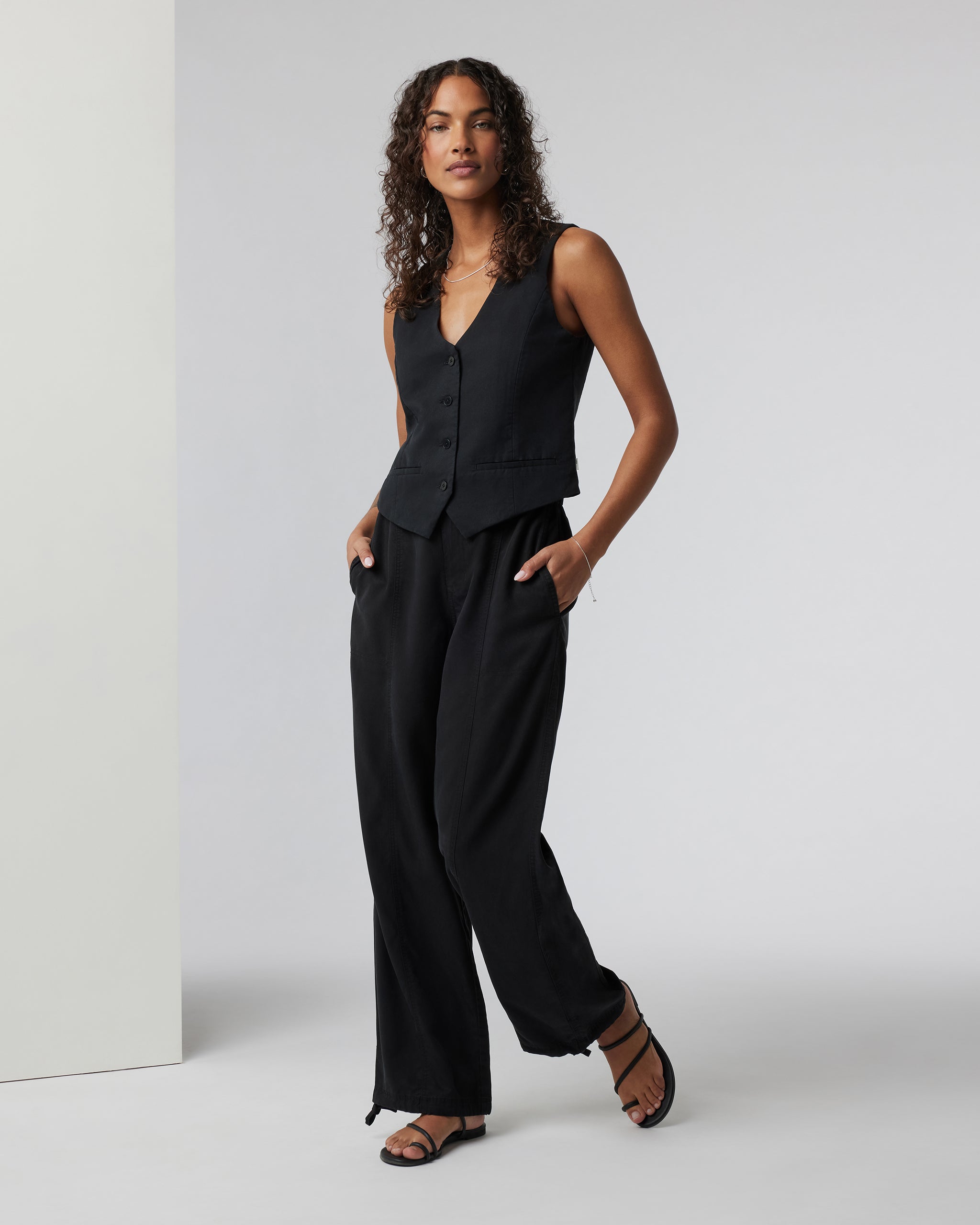 Coastline Vest | Black