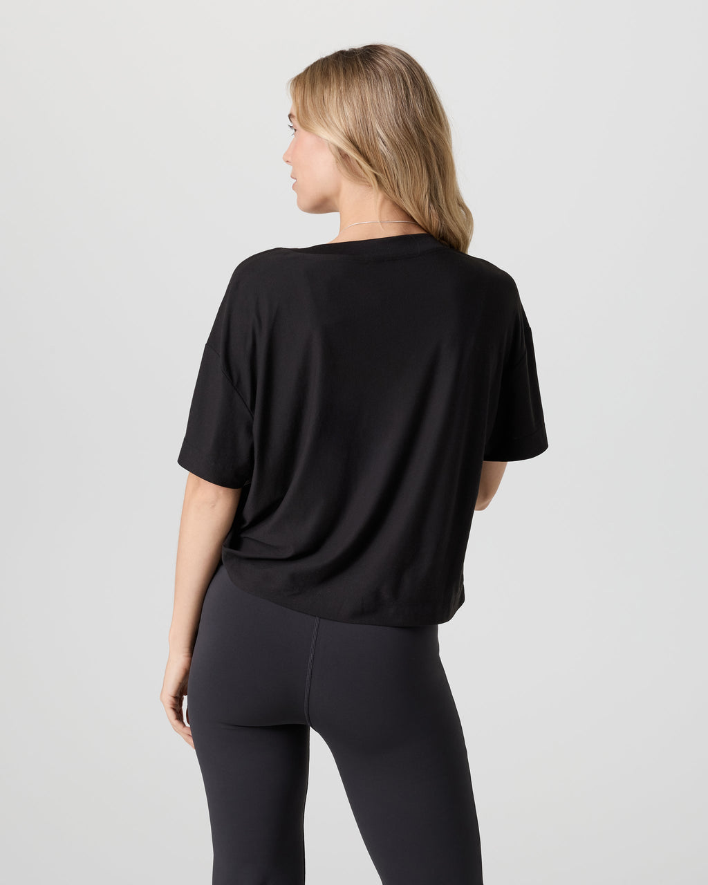 Short Sleeve Energy V-Neck Tee | Black