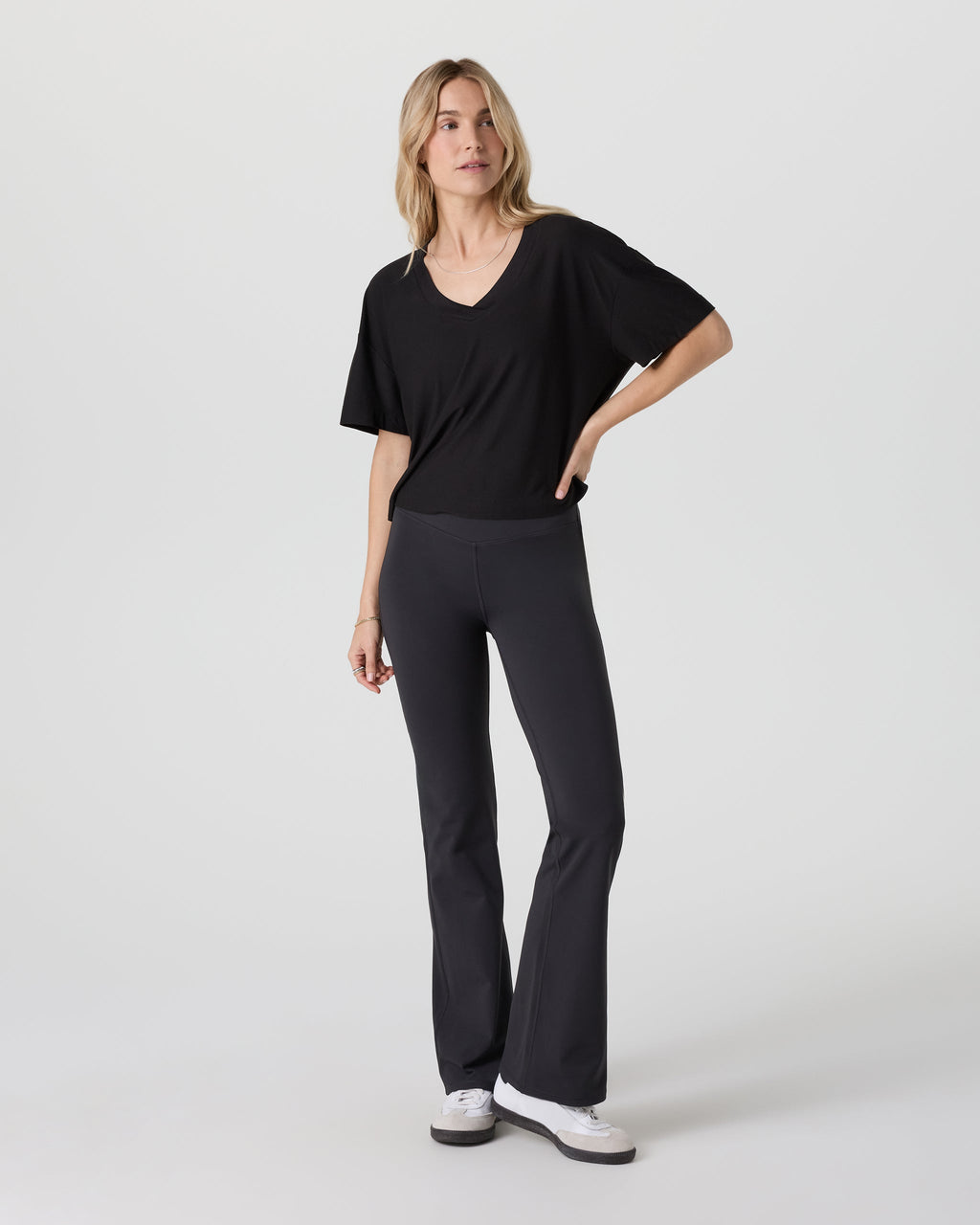 Short Sleeve Energy V-Neck Tee | Black