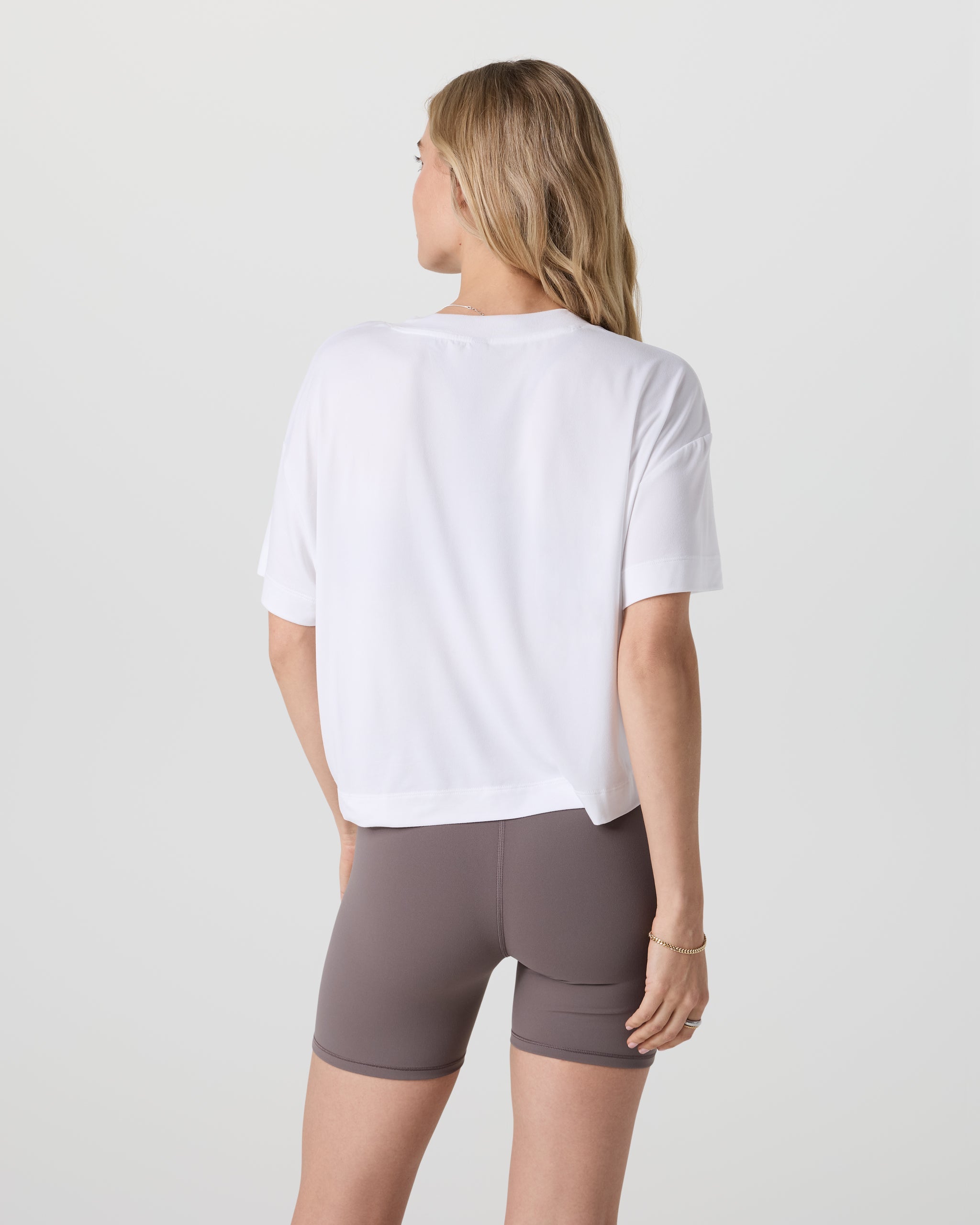 Short Sleeve Energy V-Neck Tee | White