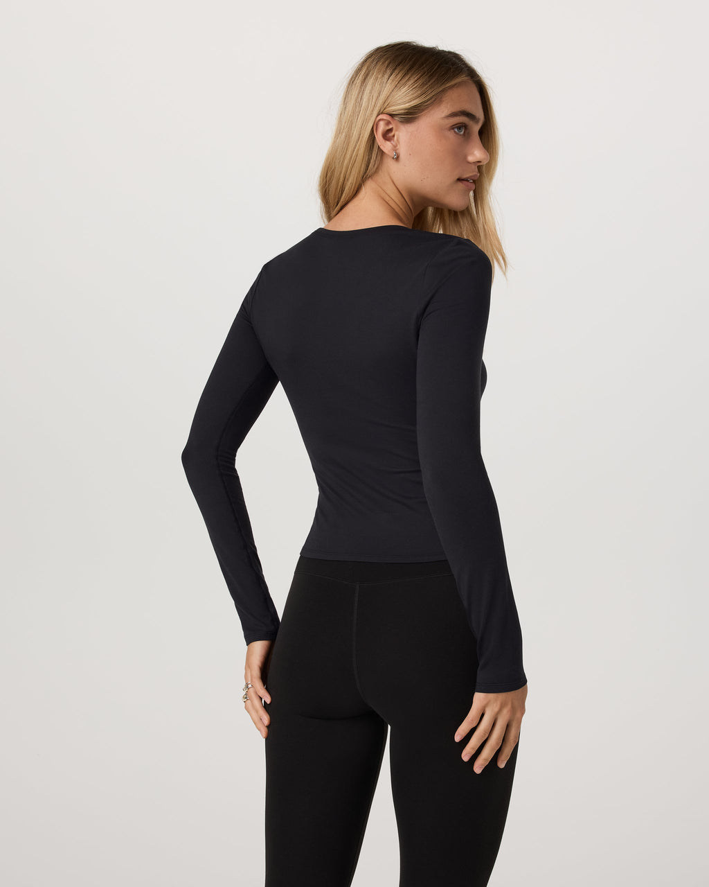 Long Sleeve Halo Essential Scoop | Solid Black