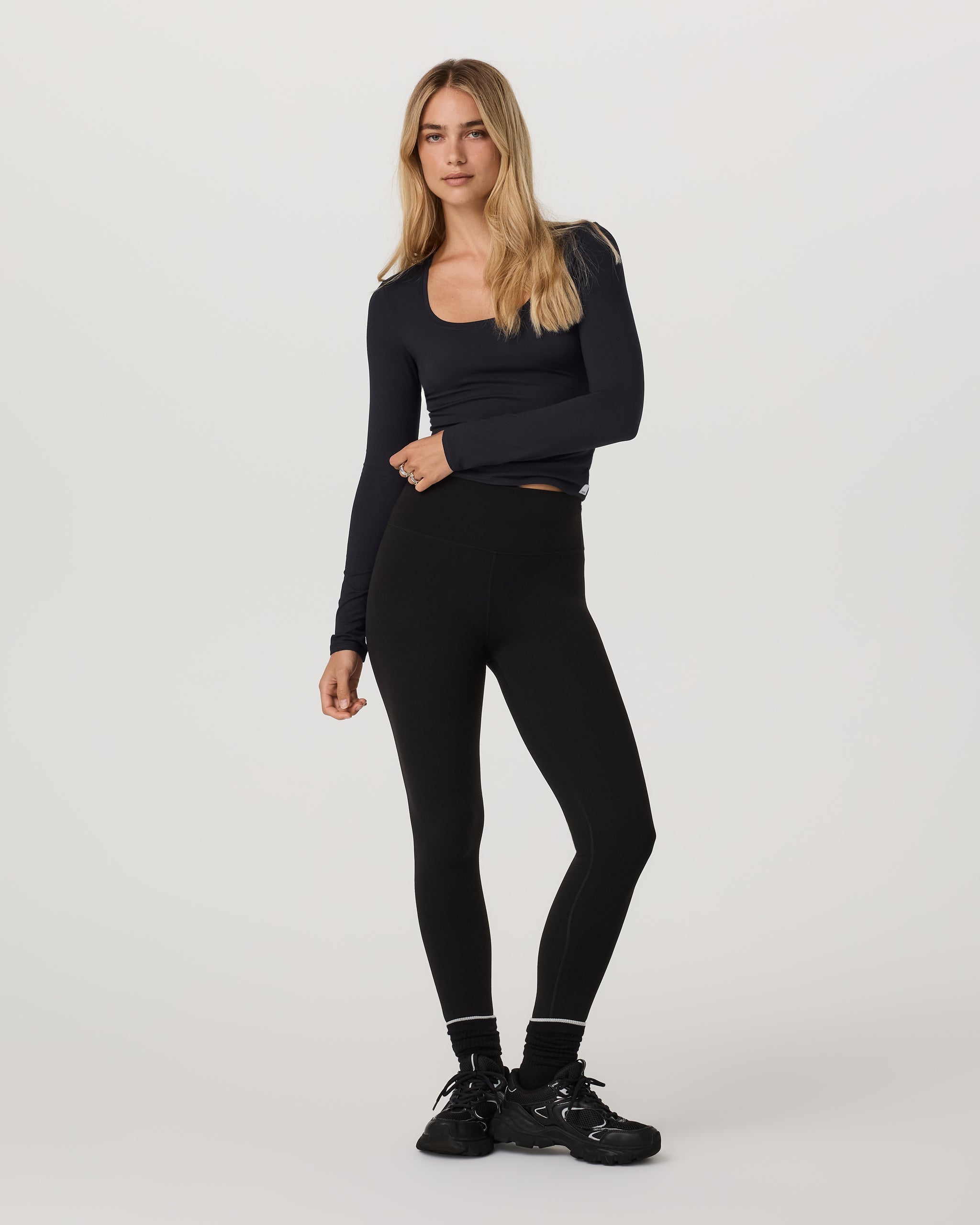 Long Sleeve Halo Essential Scoop | Solid Black