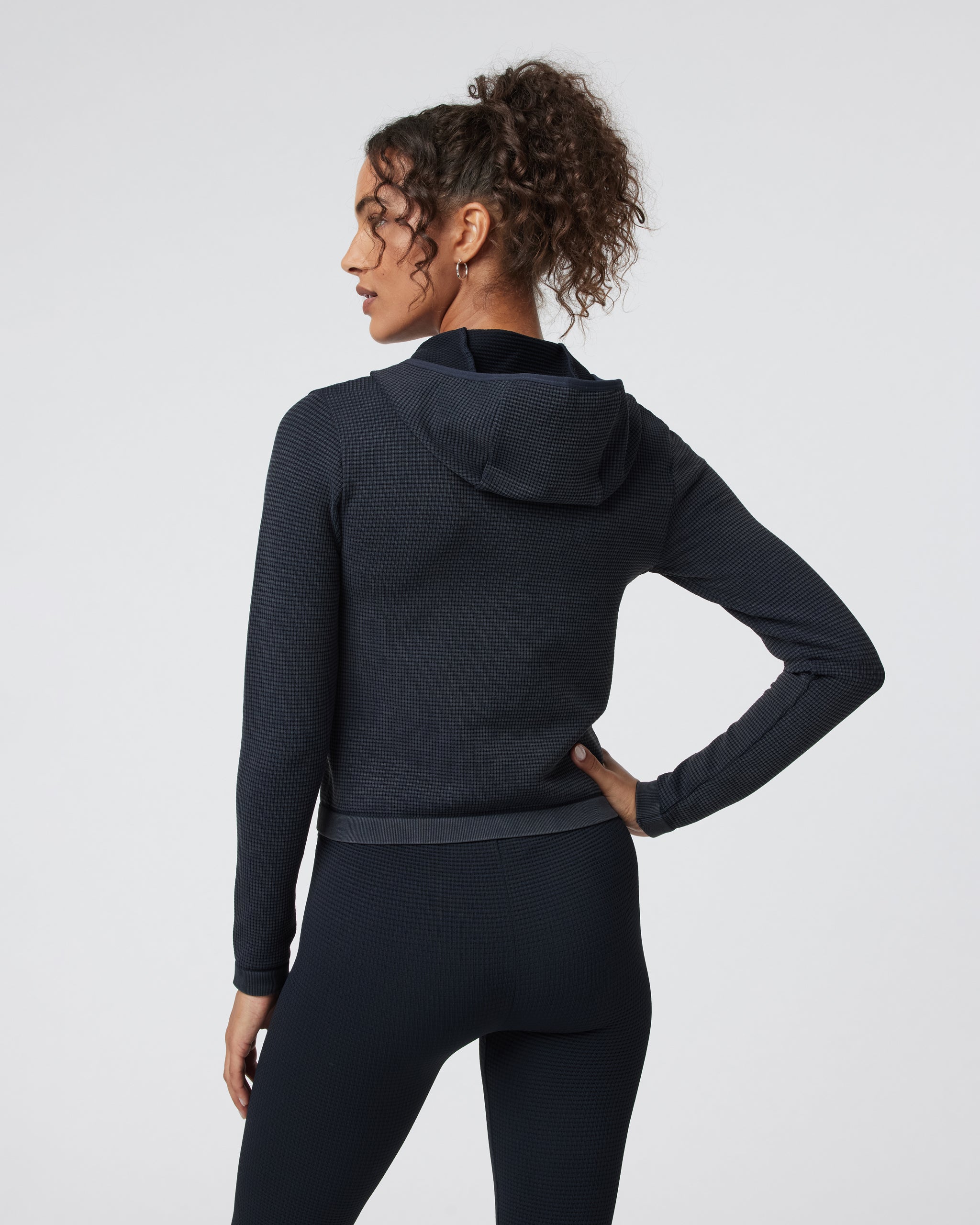Waffle Seamless Zip Hoodie | Black