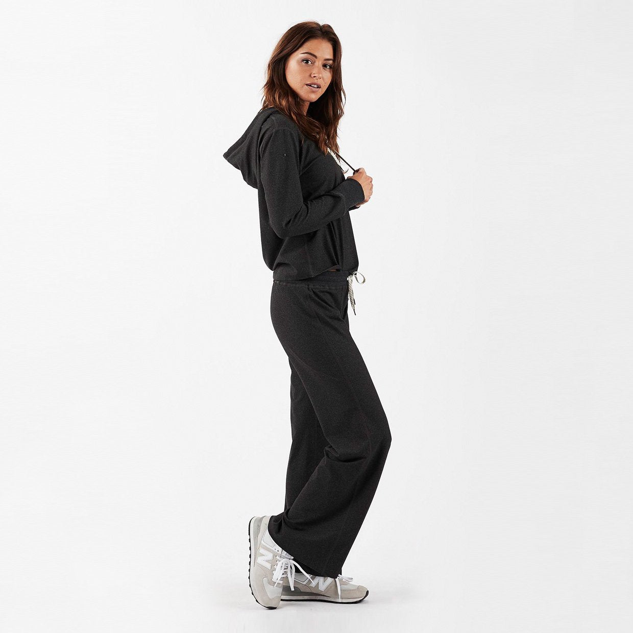 Sequoia Crop Hoodie | Black Heather
