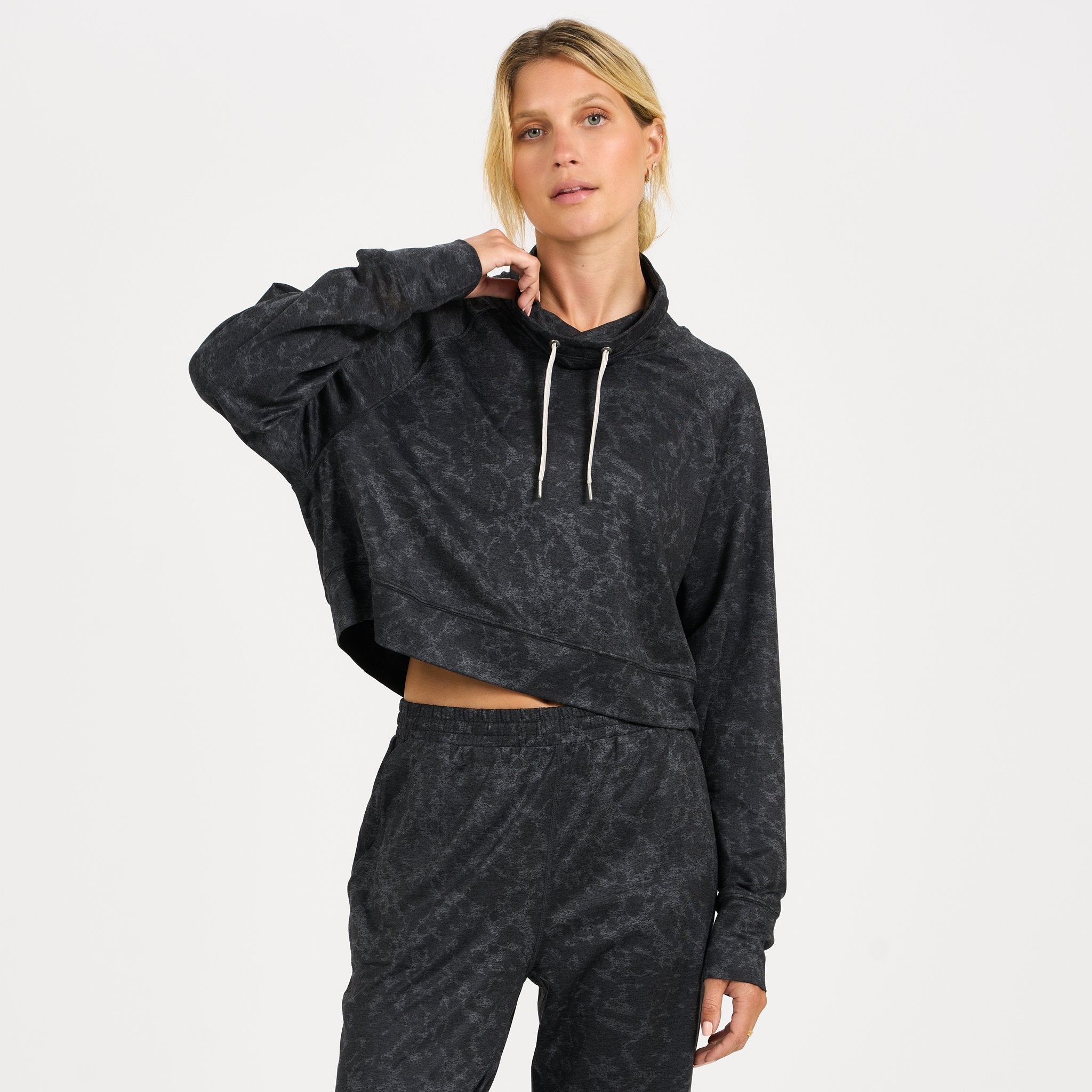Halo Crop Funnel Neck | Charcoal Tortoise