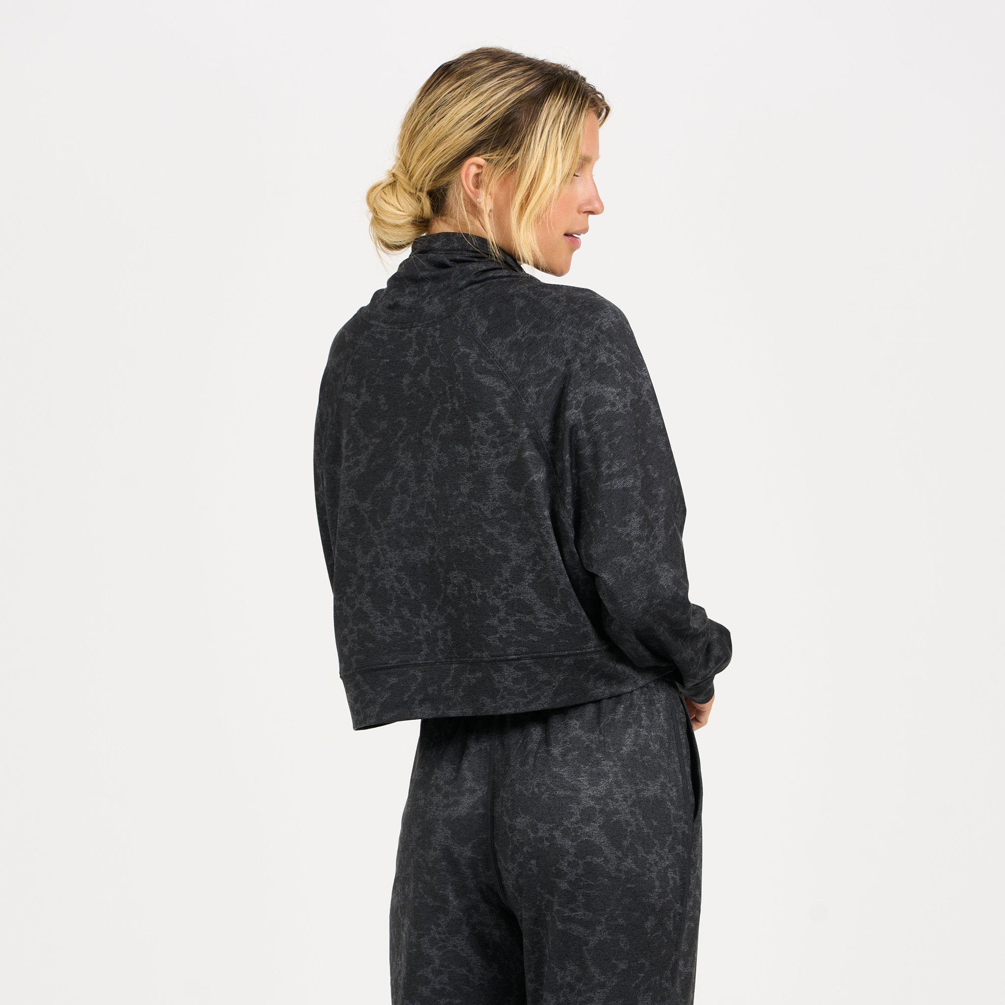 Halo Crop Funnel Neck | Charcoal Tortoise