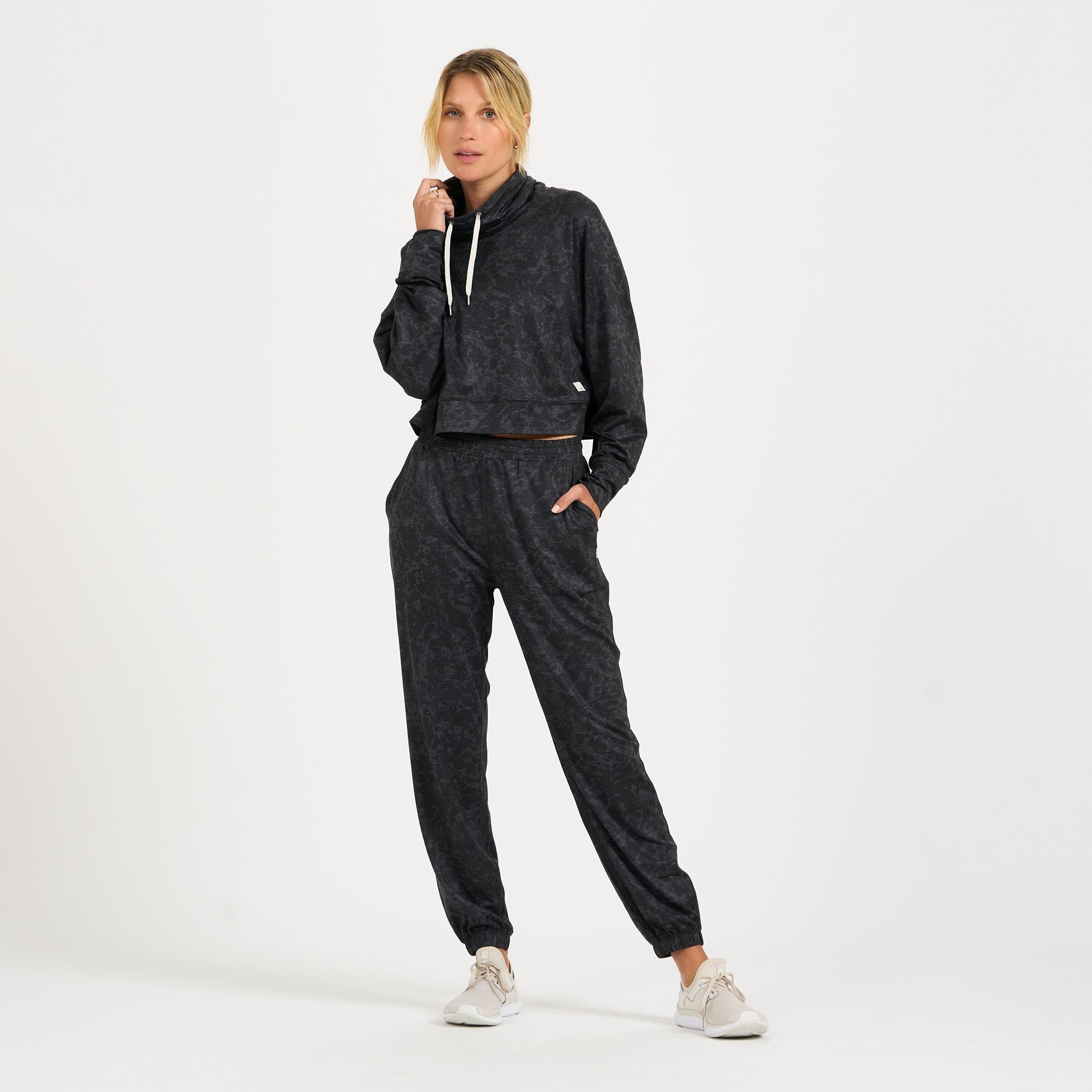 Halo Crop Funnel Neck | Charcoal Tortoise