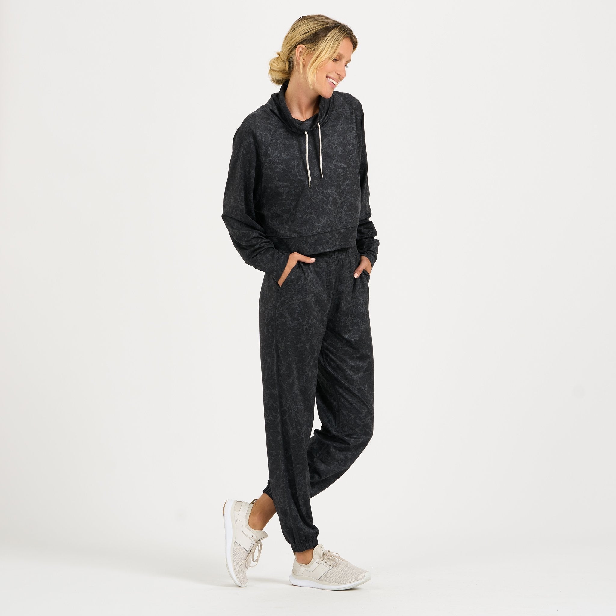 Halo Crop Funnel Neck | Charcoal Tortoise