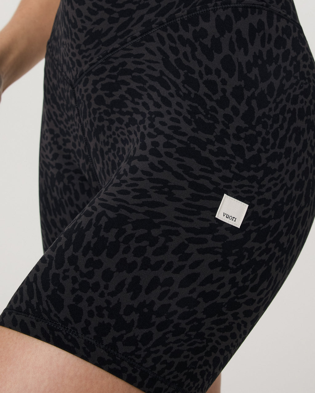 Vuori AllTheForm™ Short 6" | Black Blurred Torrent