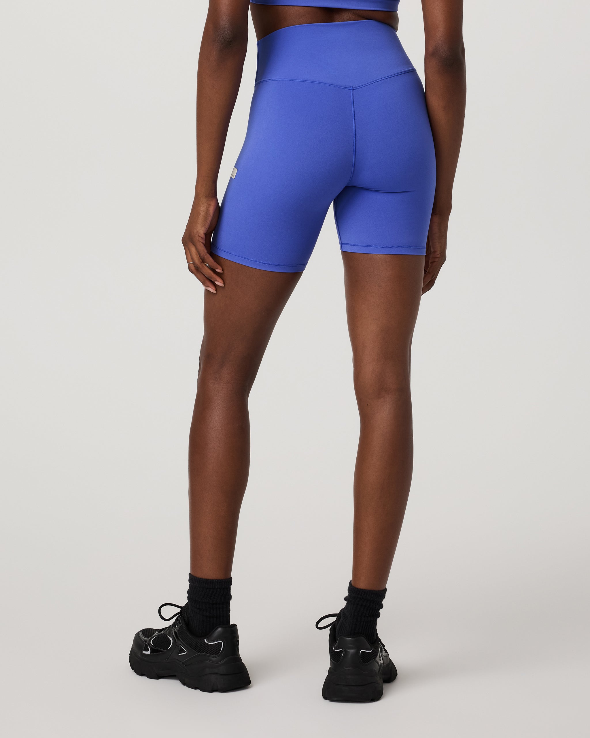 Vuori AllTheForm™ Short 6" | Bright Iris