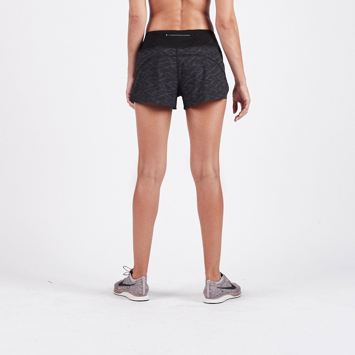 Omni Performance Short | Charcoal Wave Texture