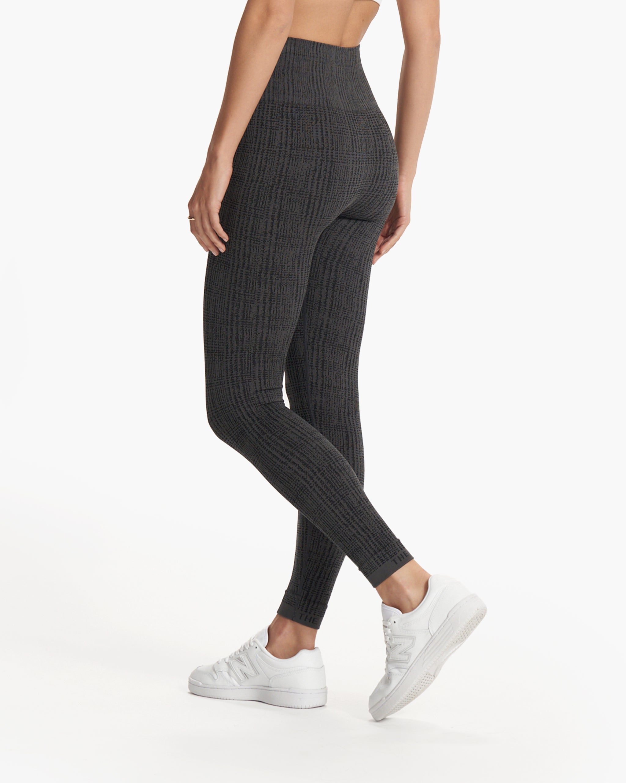 Helix Seamless Texture Legging | Charcoal Plaid