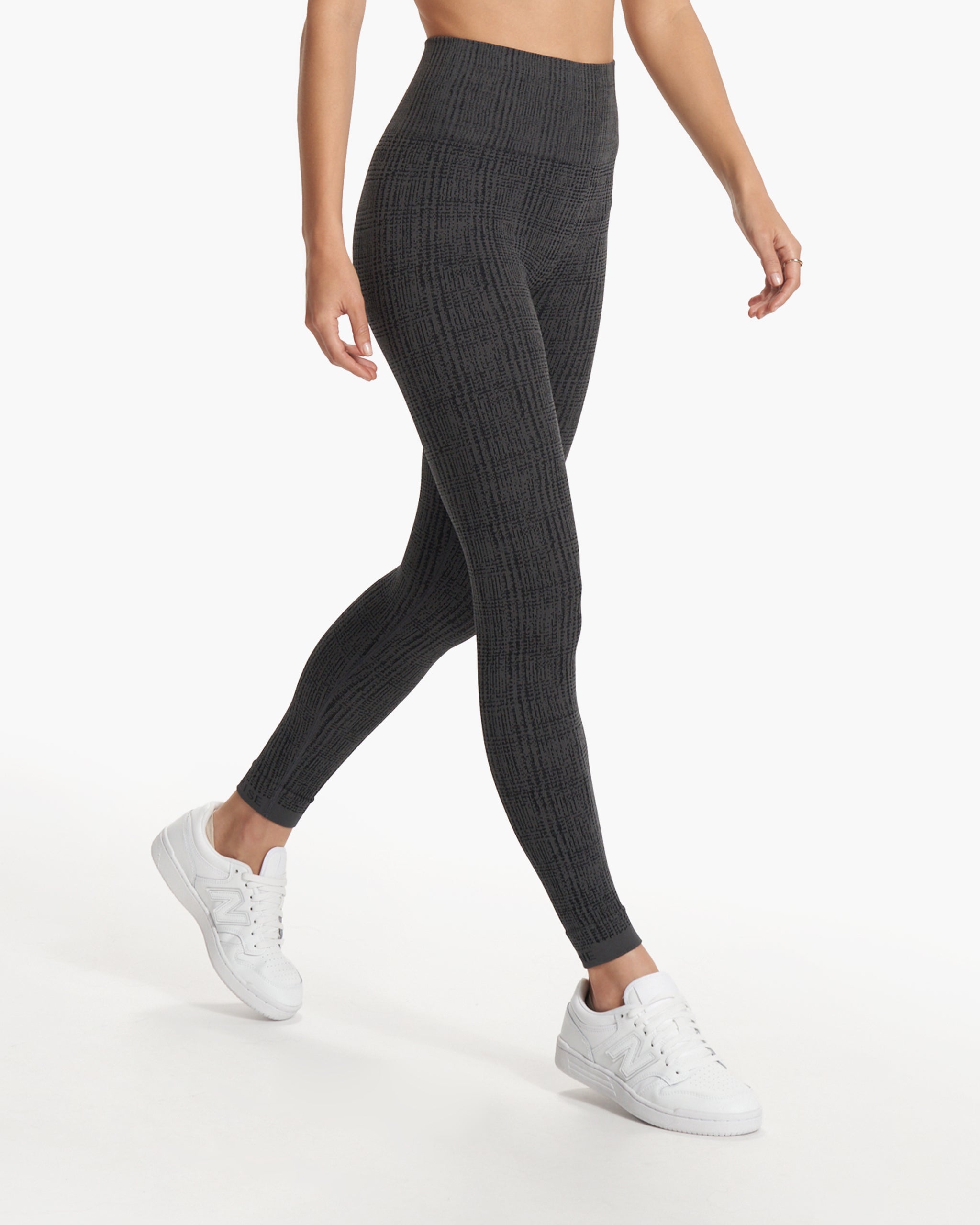 Helix Seamless Texture Legging | Charcoal Plaid