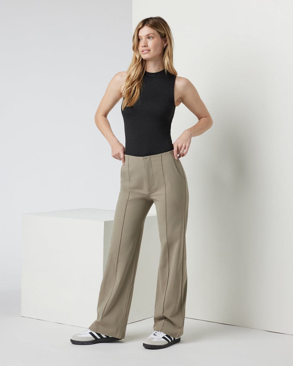 Womens Meta Wideleg Pant - Short | Taupe