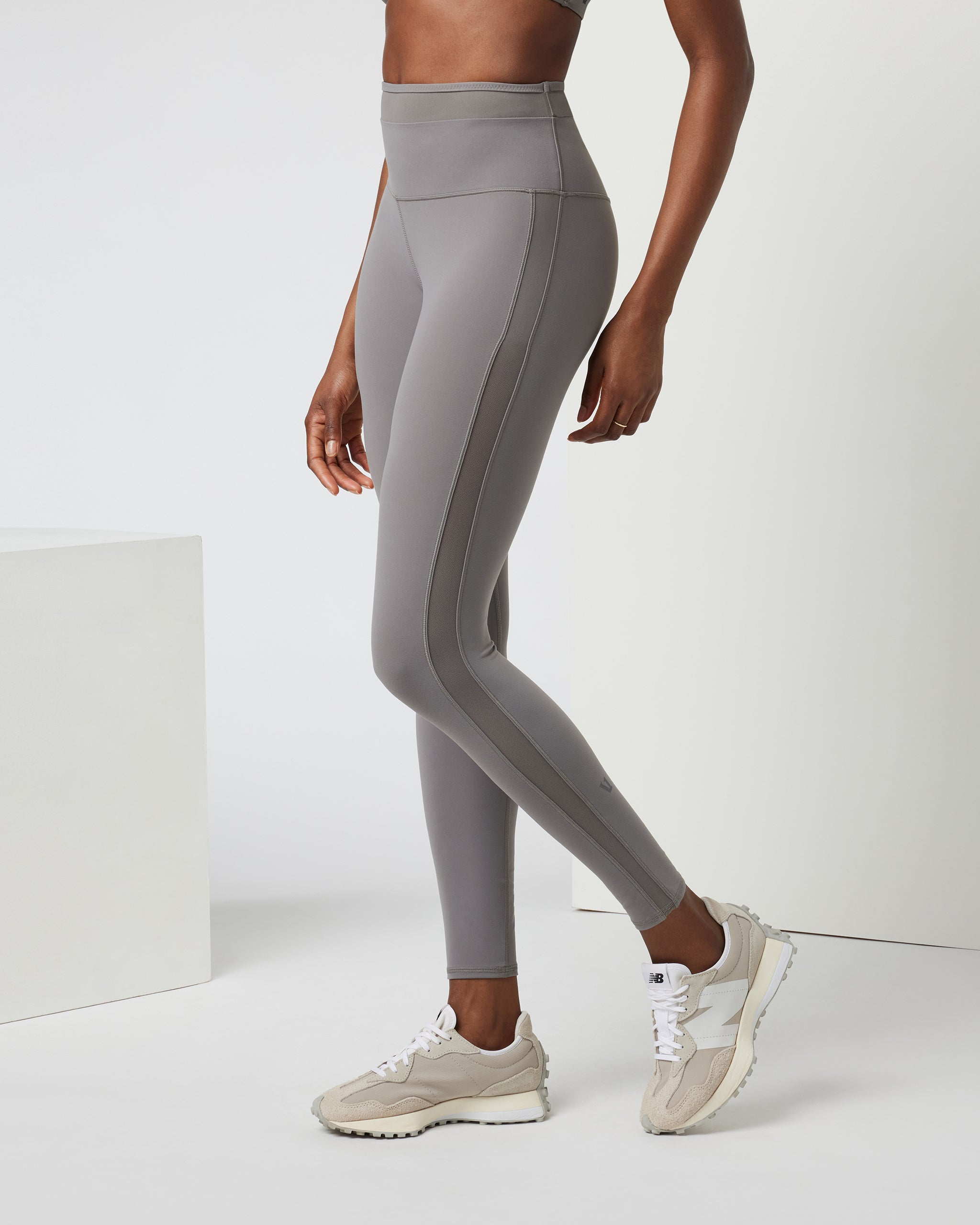 Hot Mesh Legging | Smoke