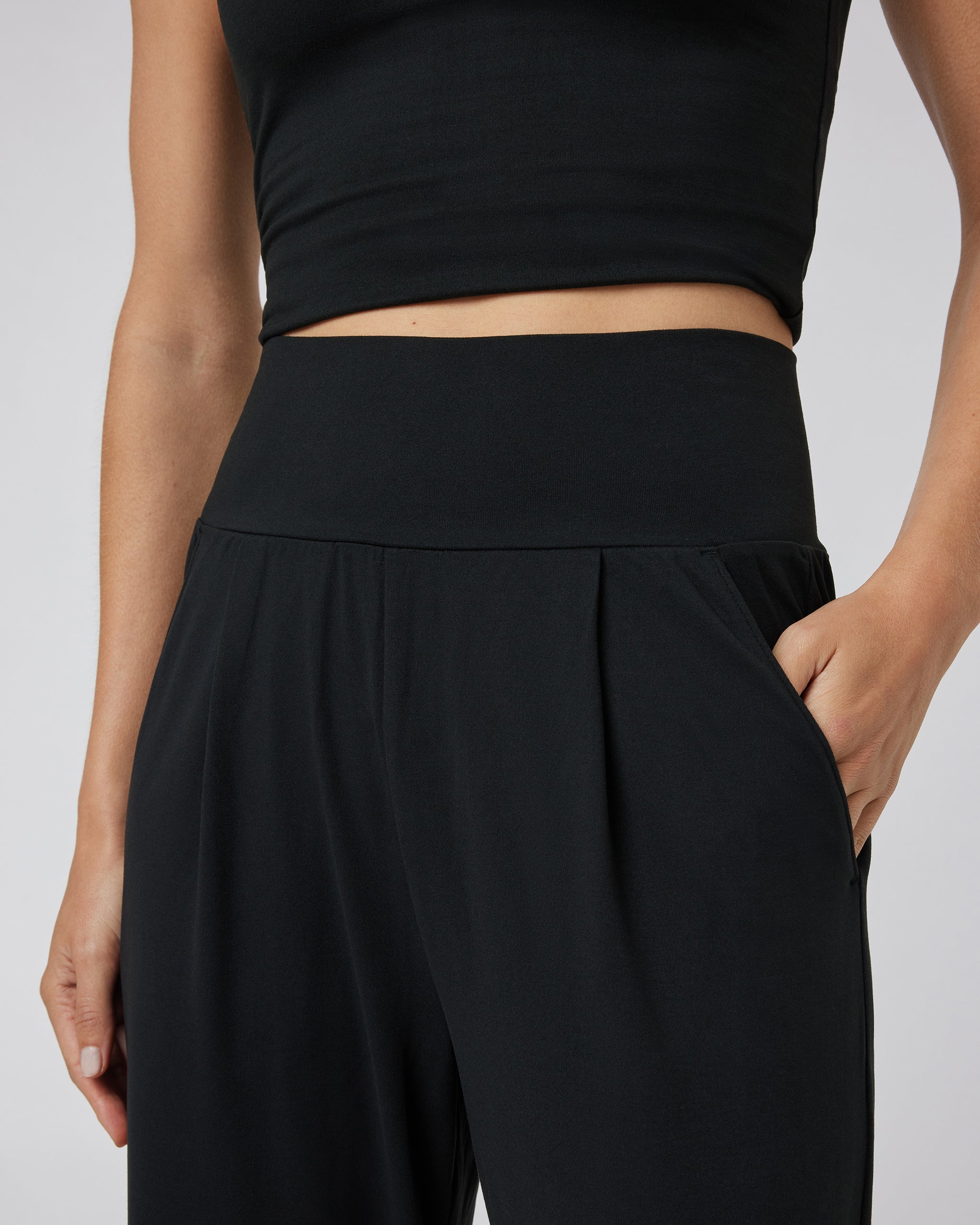 Lux At Ease Straight | Black