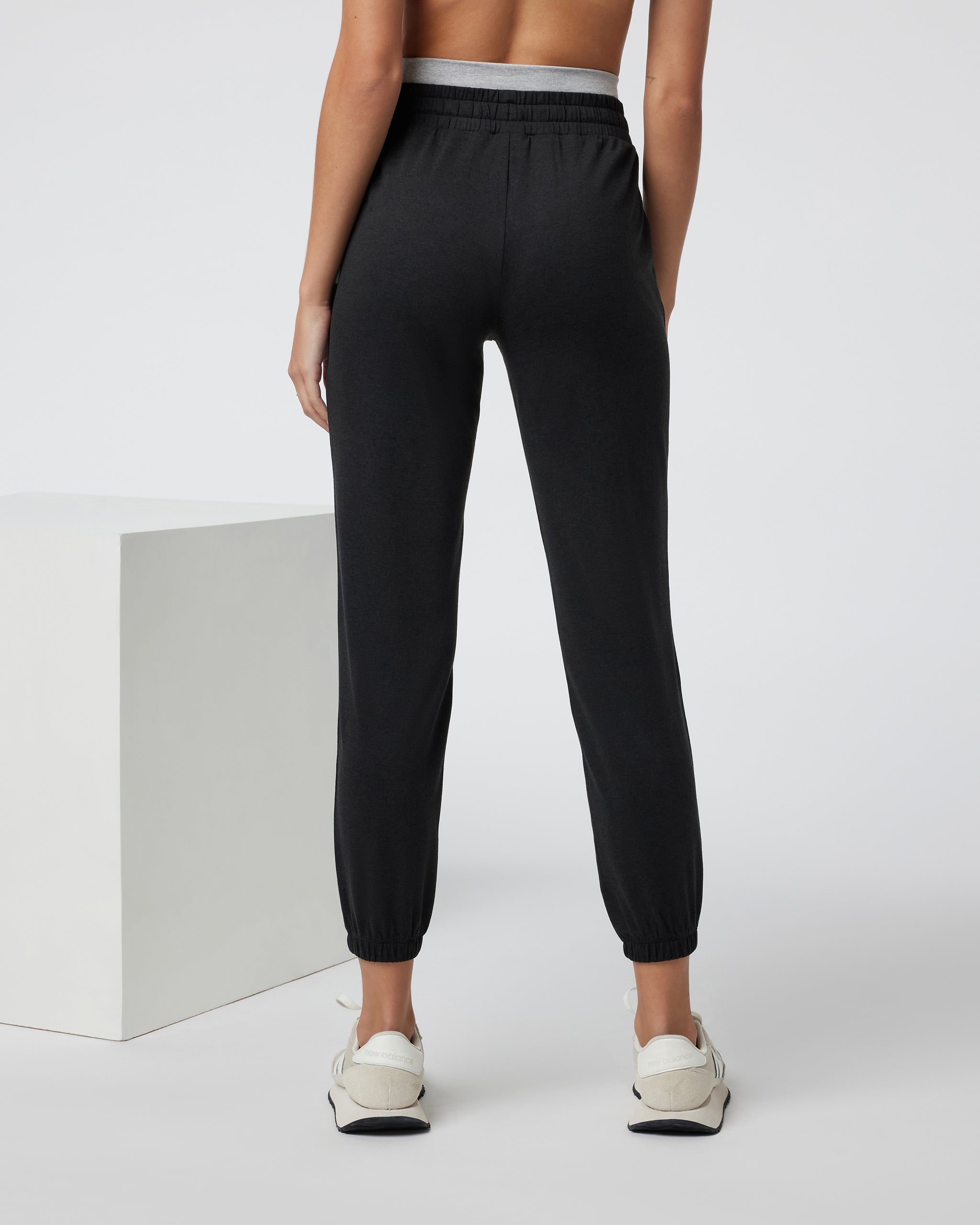 Halo Warm-Up Jogger | Black Heather