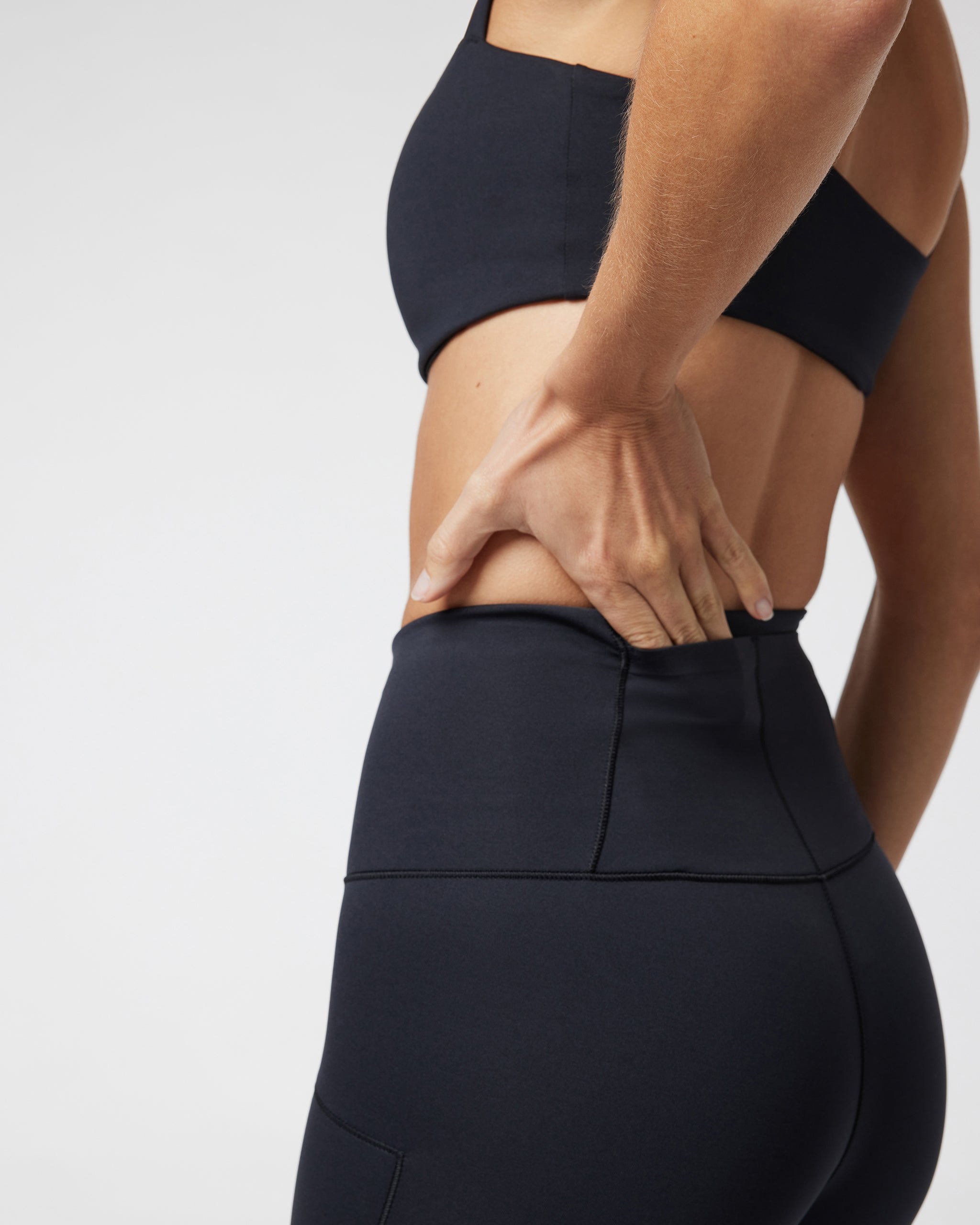 Evolve Zipped Legging | Black