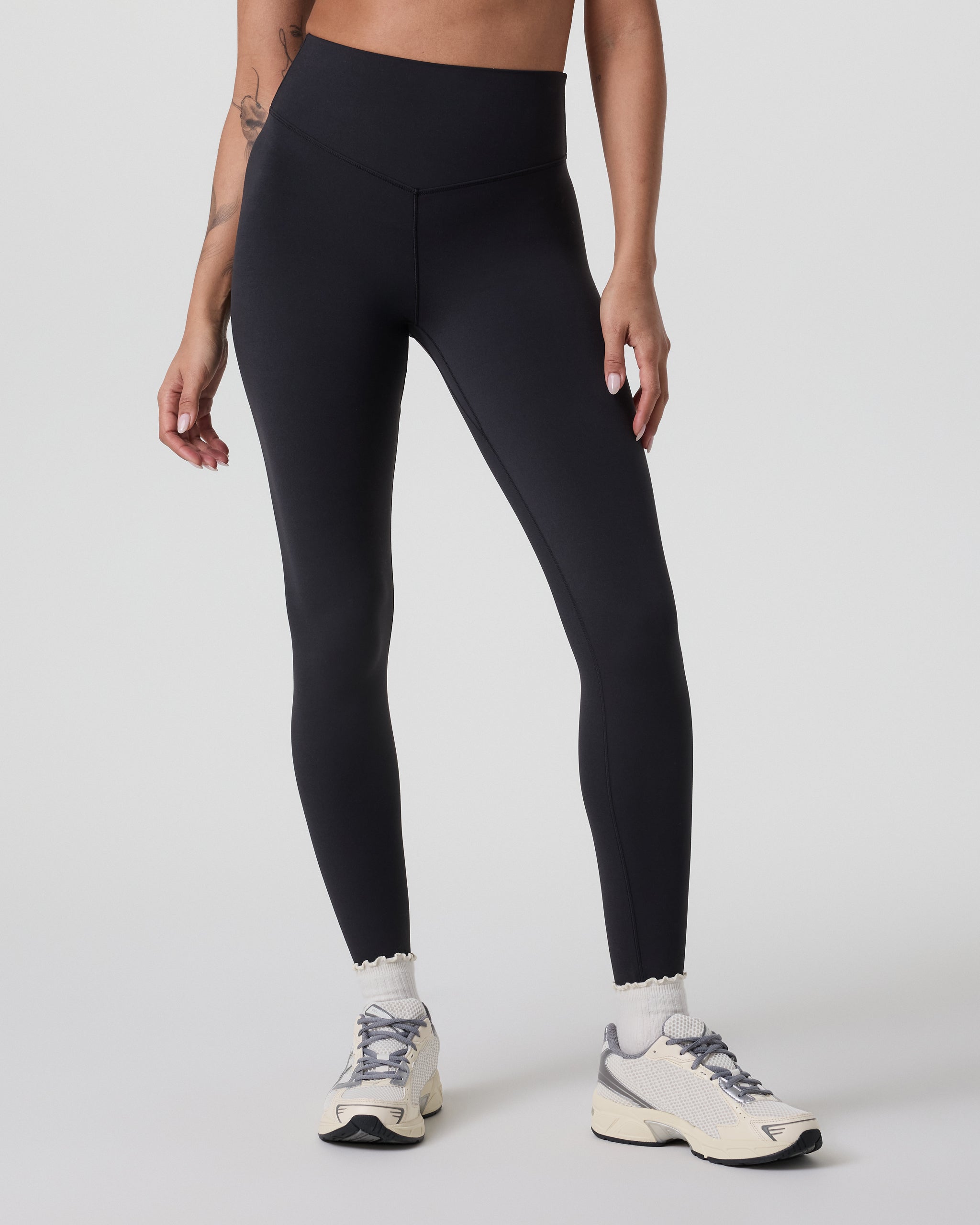 Vuori AllTheForm™ Legging- Short | Black