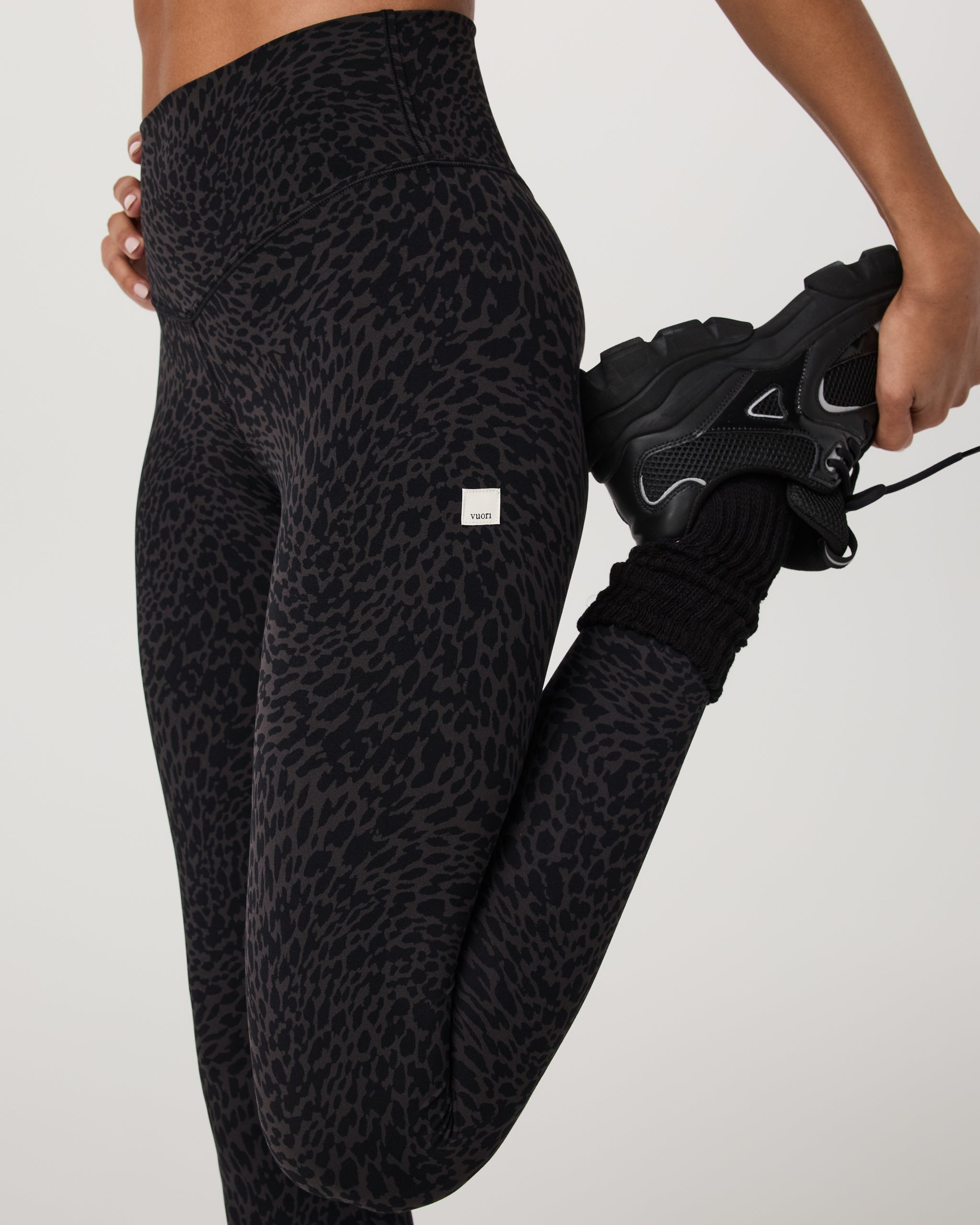 Vuori AllTheForm™ Legging | Black Blurred Torrent