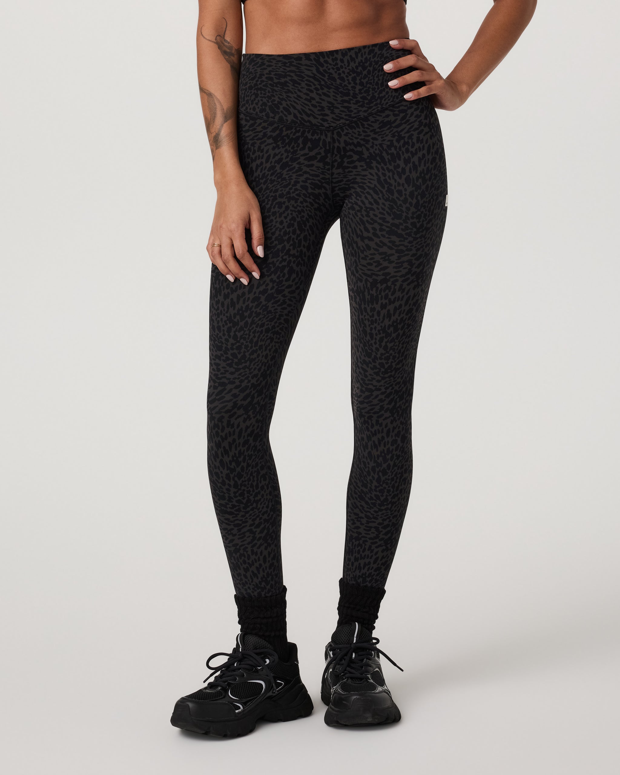 Vuori AllTheForm™ Legging | Black Blurred Torrent