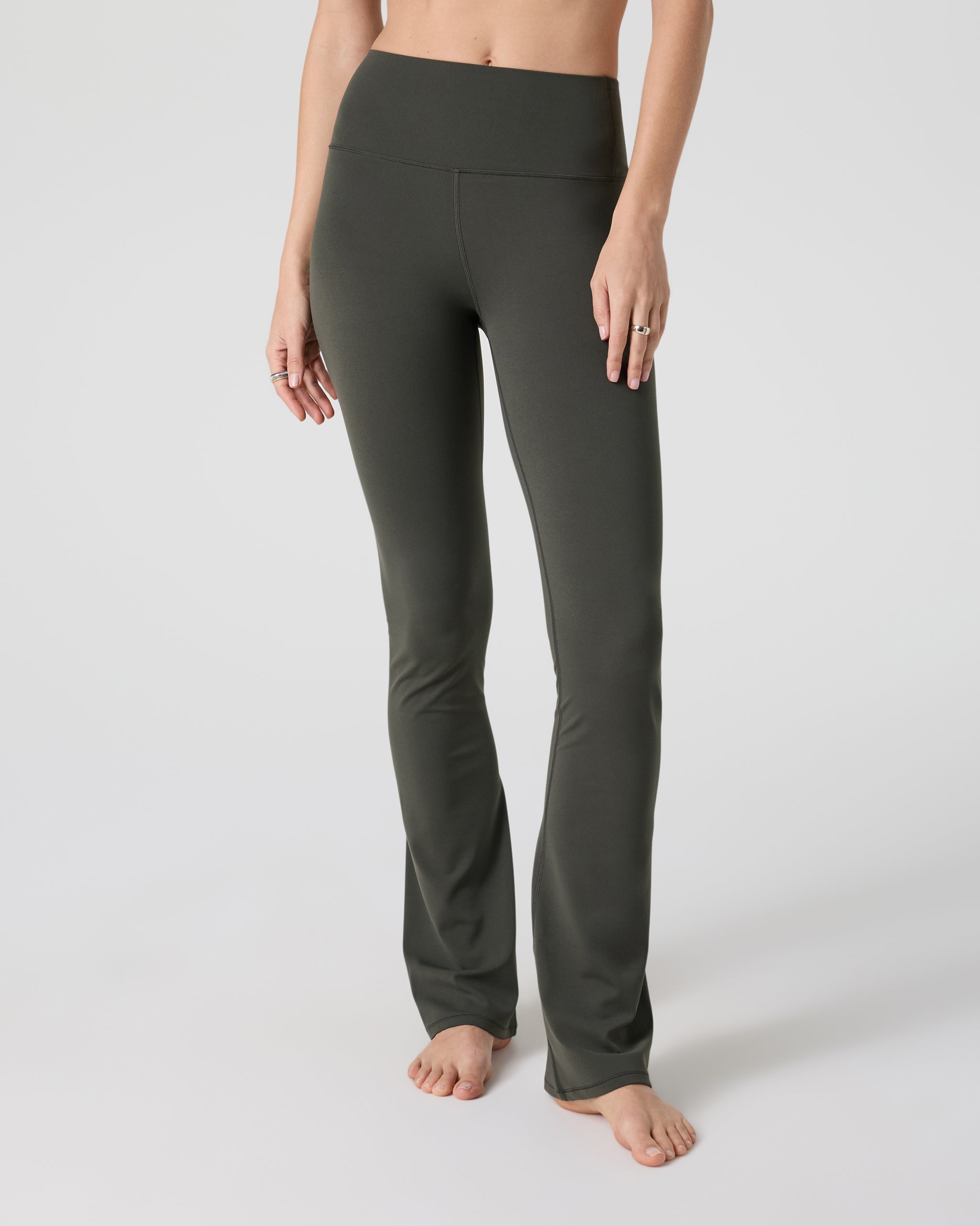 Vuori AllTheFeels™ Slim Flare | Kale